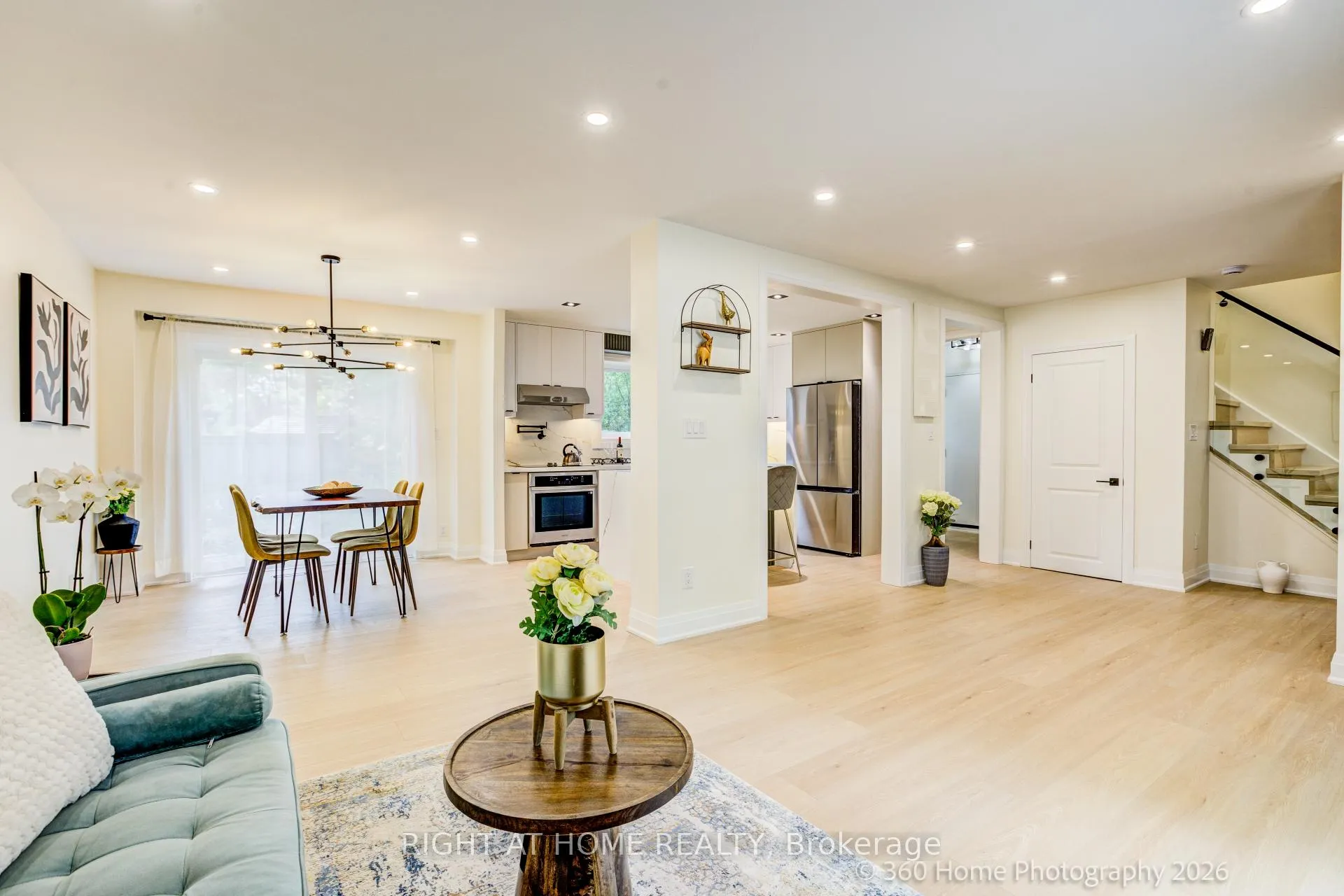 Photo 2 of 22 Gleneagle Crescent, North York, Don Valley Village — HOMEH