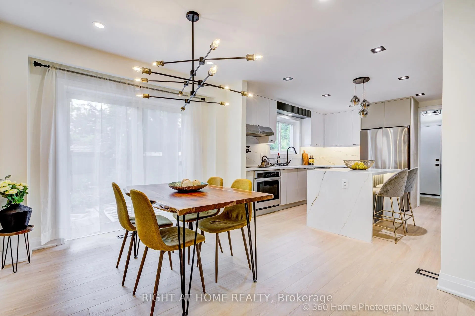 Photo 3 of 22 Gleneagle Crescent, North York, Don Valley Village — HOMEH