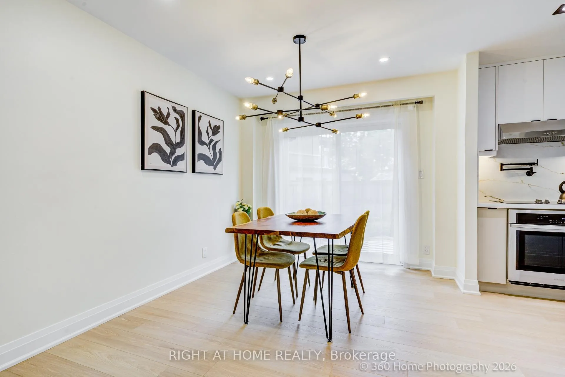 Photo 4 of 22 Gleneagle Crescent, North York, Don Valley Village — HOMEH