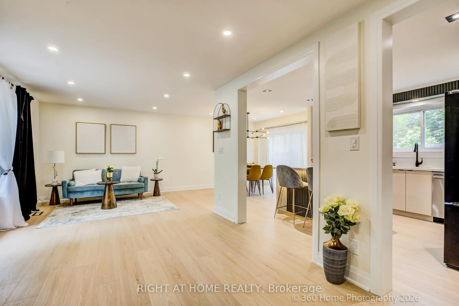 Photo 9 of 22 Gleneagle Crescent, North York, Don Valley Village — HOMEH