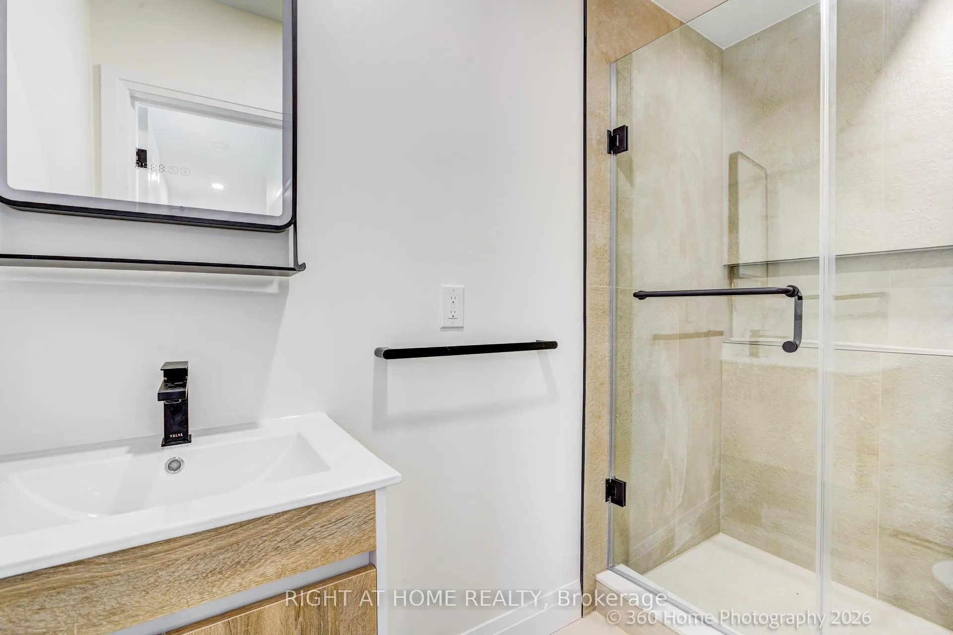 Photo 13 of 22 Gleneagle Crescent, North York, Don Valley Village — HOMEH
