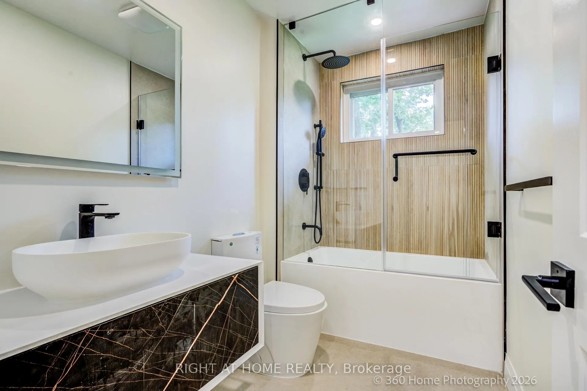 Photo 16 of 22 Gleneagle Crescent, North York, Don Valley Village — HOMEH