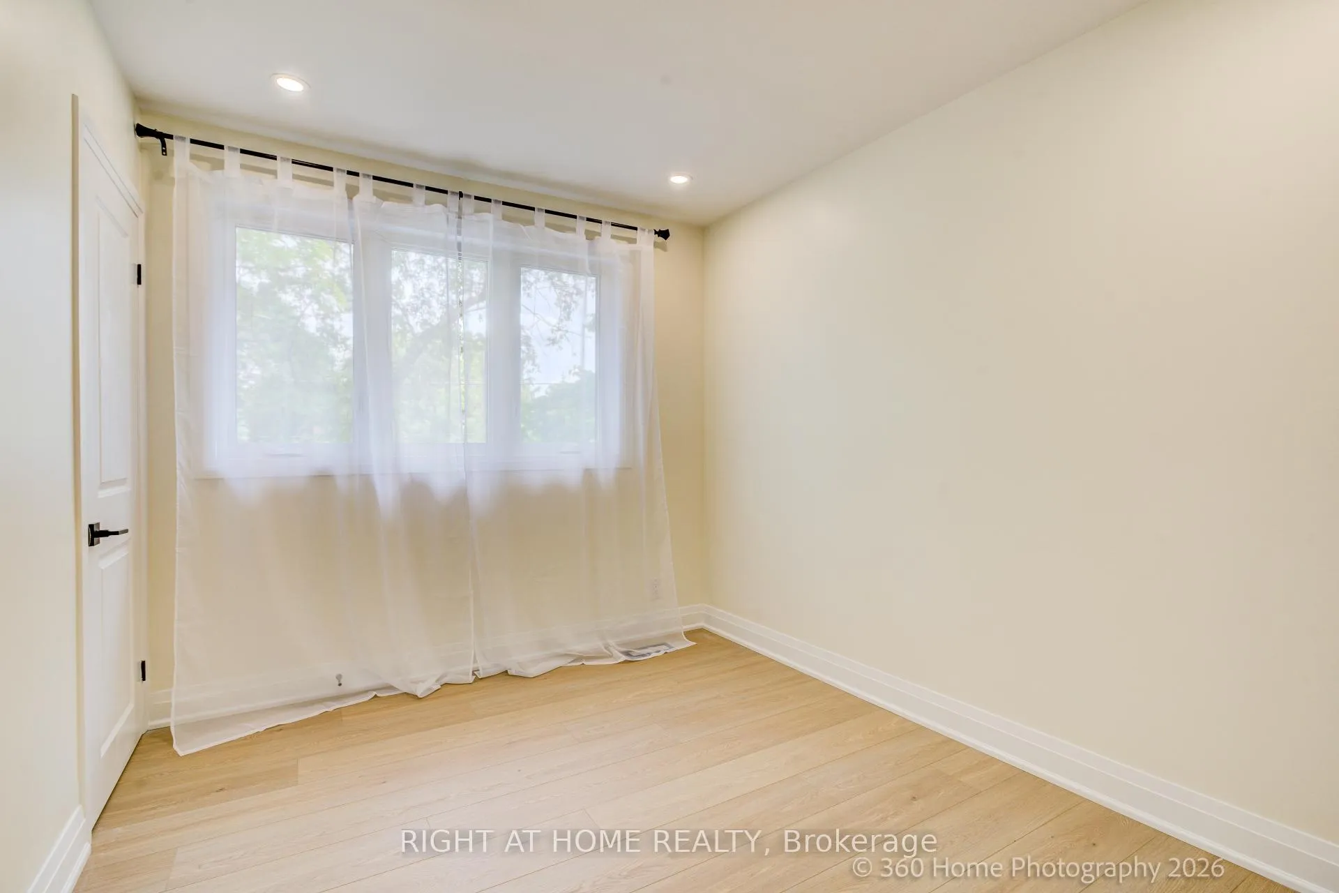 Photo 18 of 22 Gleneagle Crescent, North York, Don Valley Village — HOMEH