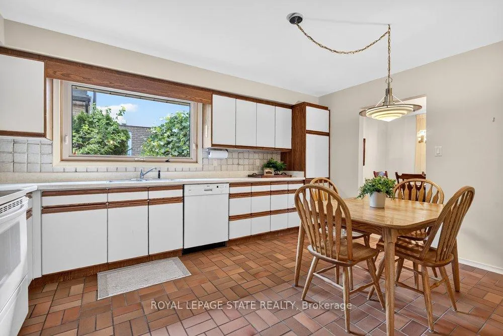 Photo 4 of 36 Gray Road, Hamilton, Stoney Creek — HOMEH