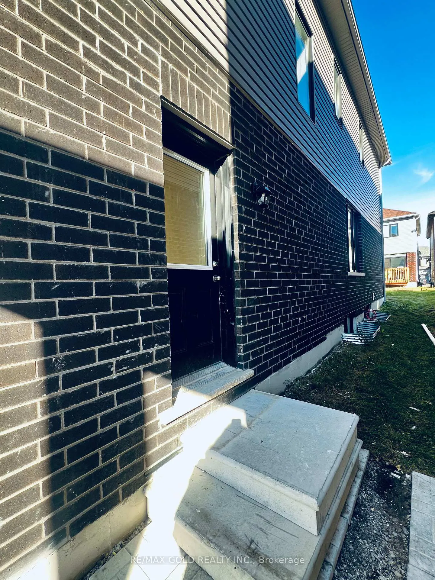 Front of Unit Unit 1,, 24 Hylton Drive