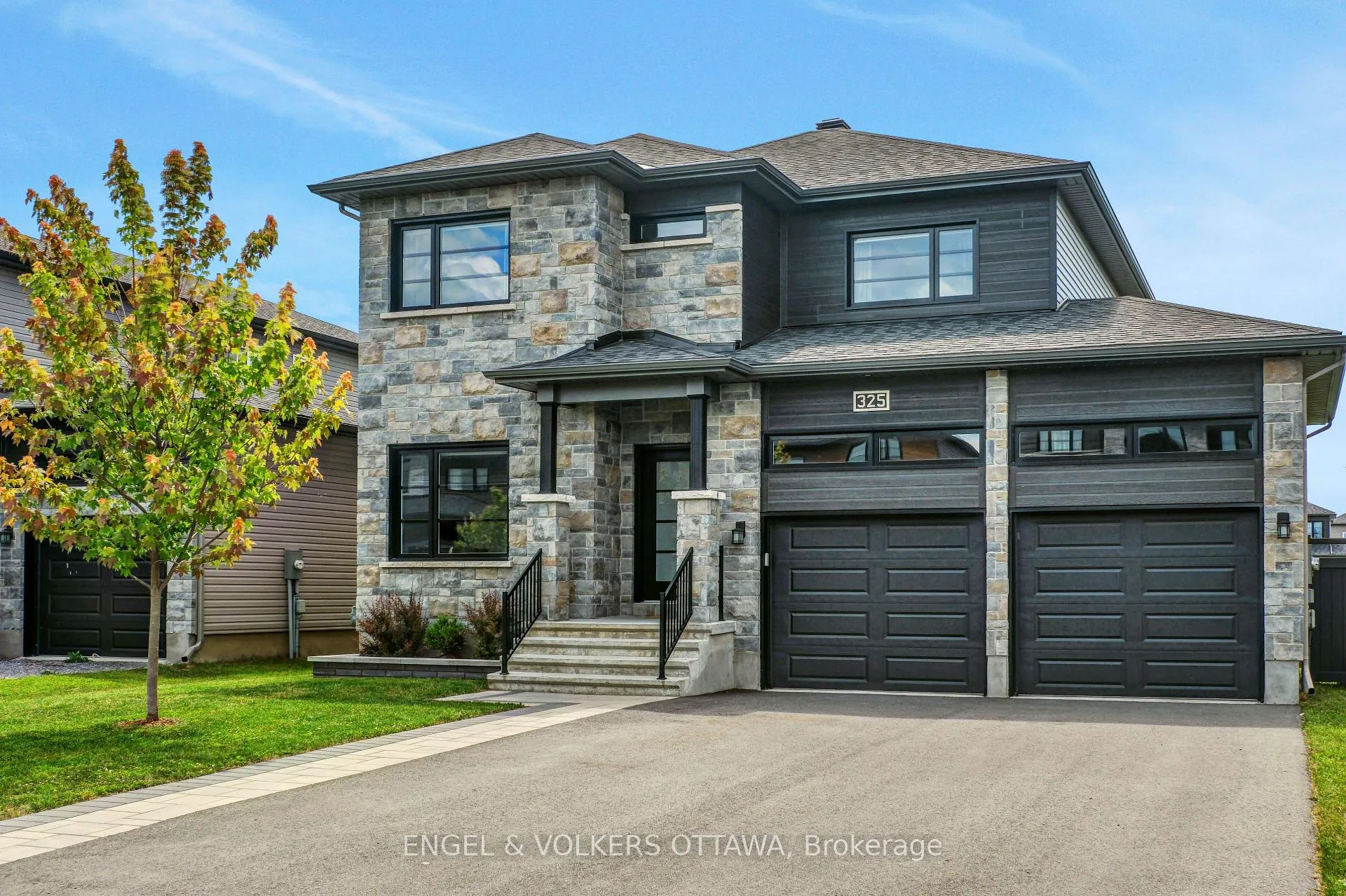 Photo 1 of 325 Moonlight Drive, Russell, Russell Twp — HOMEH
