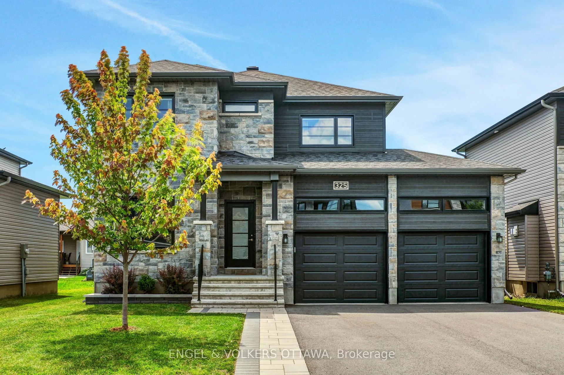 Photo 2 of 325 Moonlight Drive, Russell, Russell Twp — HOMEH
