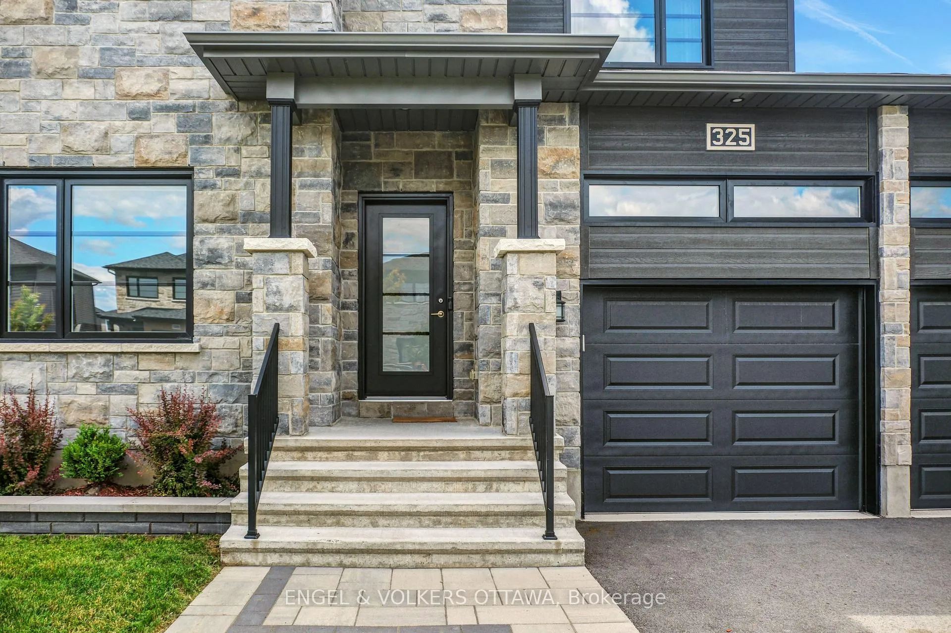Photo 3 of 325 Moonlight Drive, Russell, Russell Twp — HOMEH