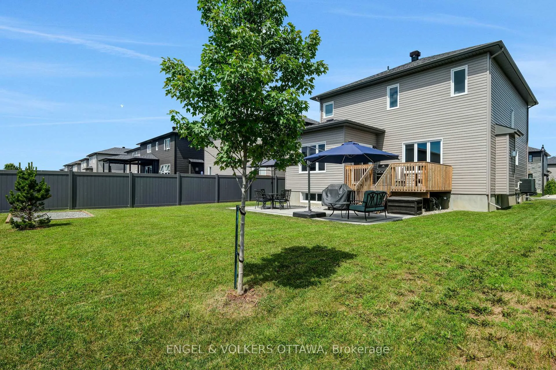 Photo 43 of 325 Moonlight Drive, Russell, Russell Twp — HOMEH