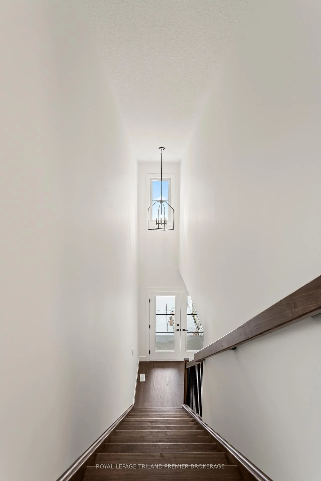 Photo 4 of 4375 Sagebrush Crescent, London, South V — HOMEH