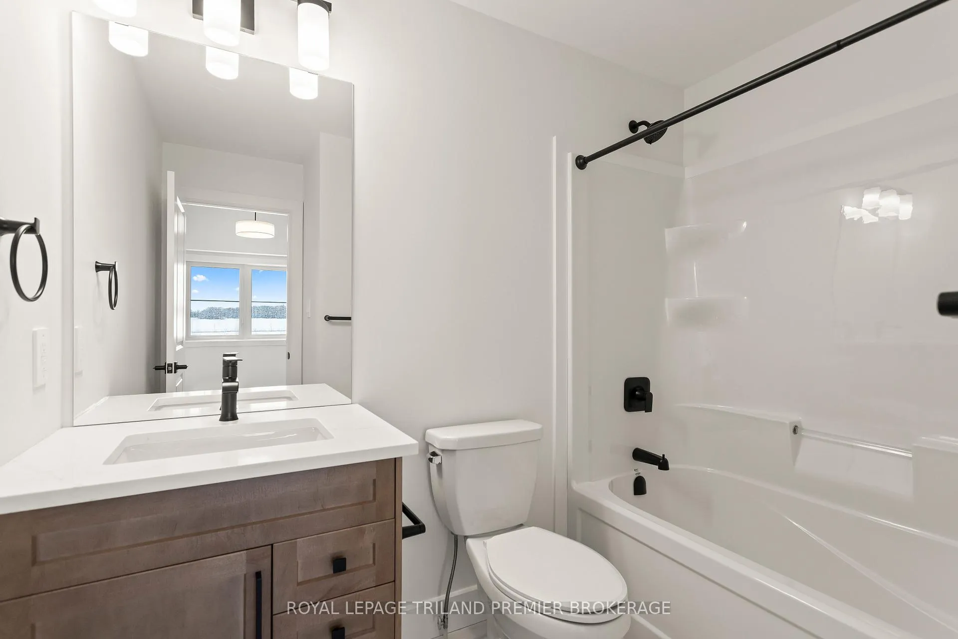 Photo 29 of 4375 Sagebrush Crescent, London, South V — HOMEH