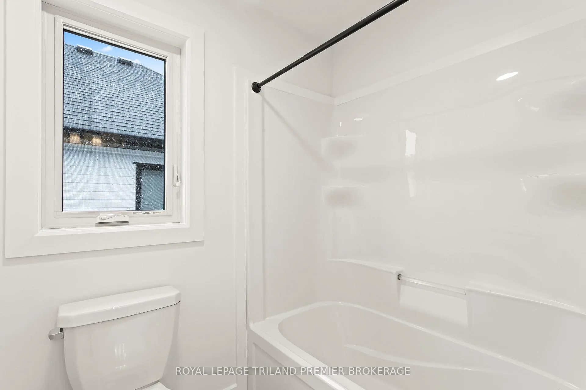 Photo 32 of 4375 Sagebrush Crescent, London, South V — HOMEH