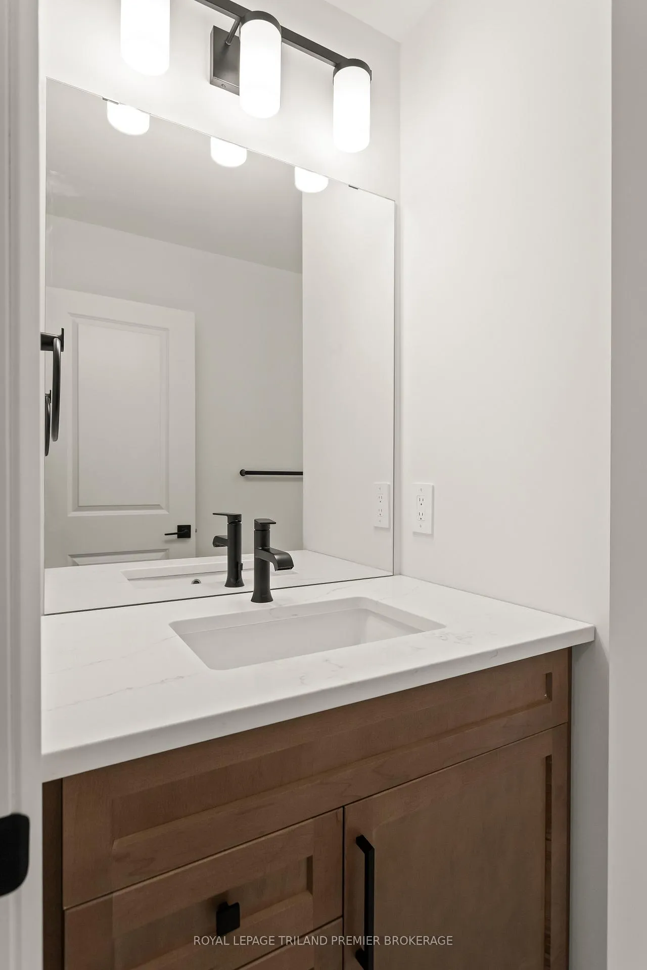 Photo 33 of 4375 Sagebrush Crescent, London, South V — HOMEH