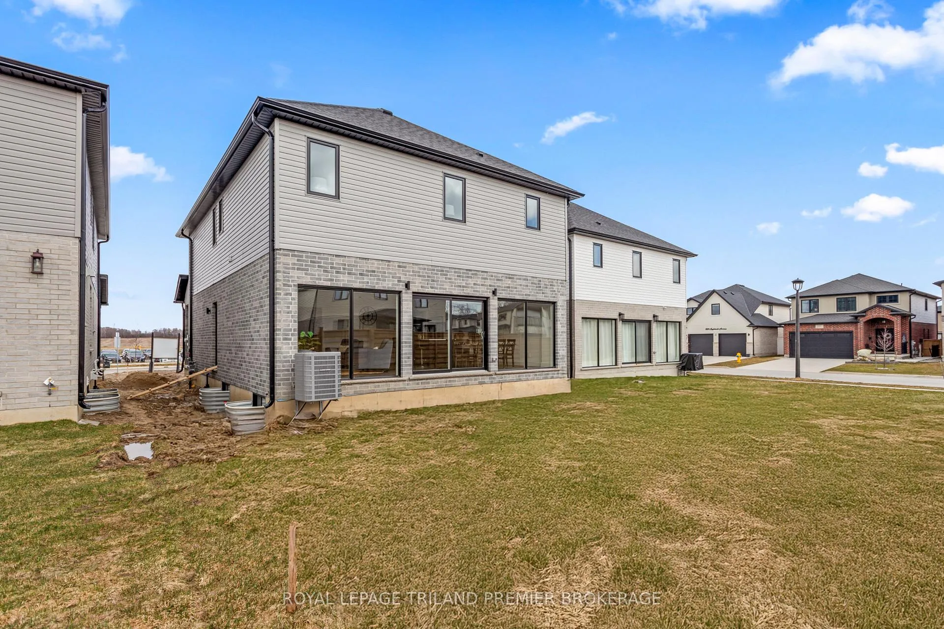 Photo 37 of 4375 Sagebrush Crescent, London, South V — HOMEH