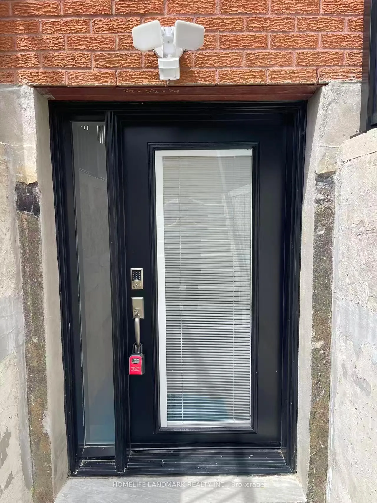 Photo 1 of Unit Unit 4, 17 Rosemeade Avenue, Etobicoke, Stonegate-Queensway — HOMEH