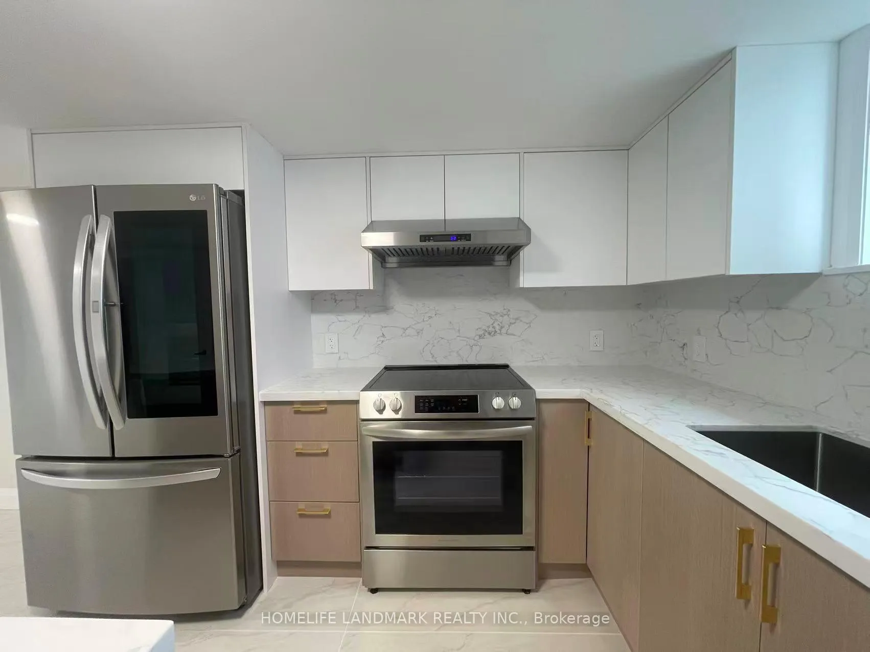Photo 6 of Unit Unit 4, 17 Rosemeade Avenue, Etobicoke, Stonegate-Queensway — HOMEH
