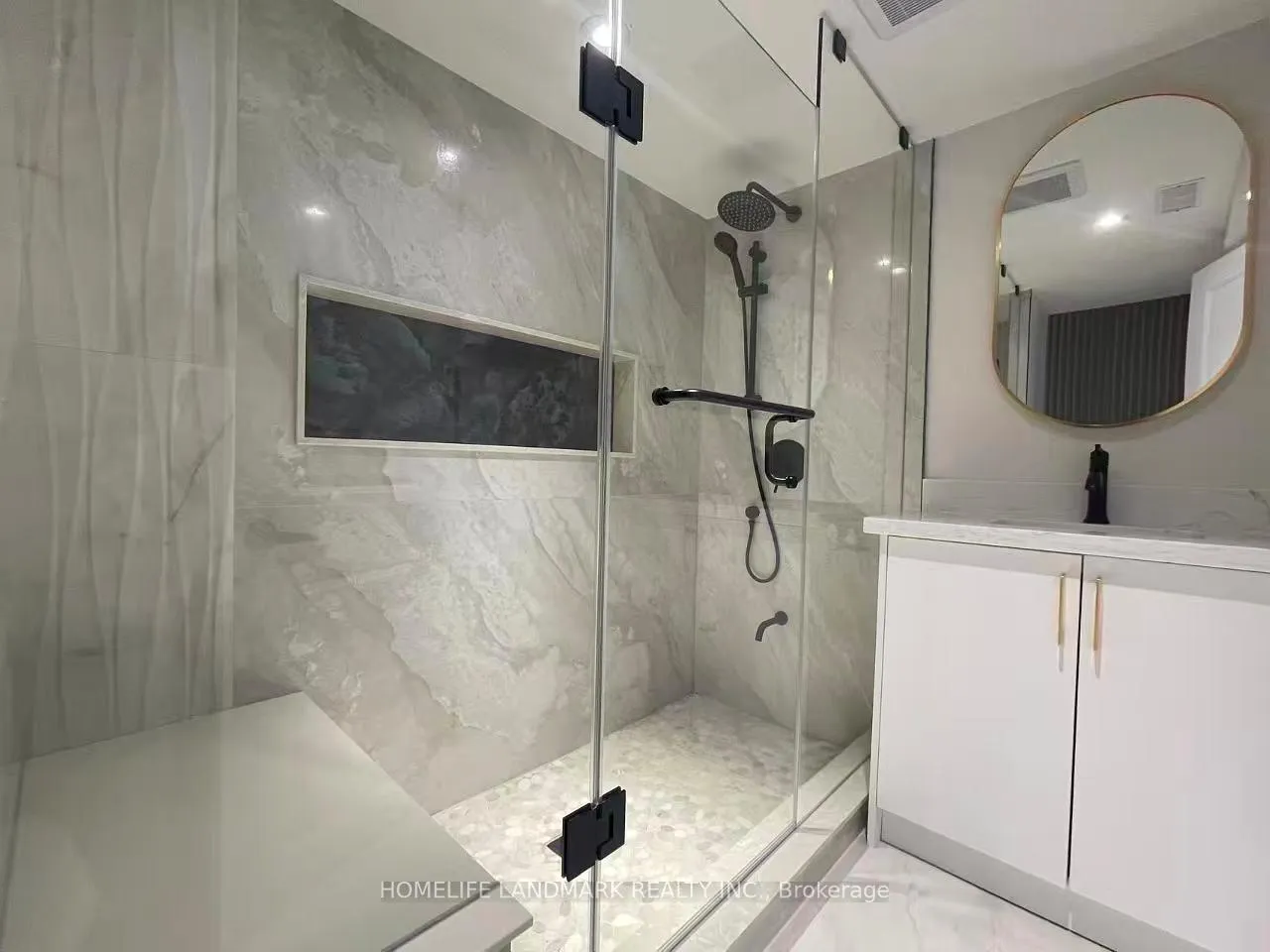 Photo 10 of Unit Unit 4, 17 Rosemeade Avenue, Etobicoke, Stonegate-Queensway — HOMEH
