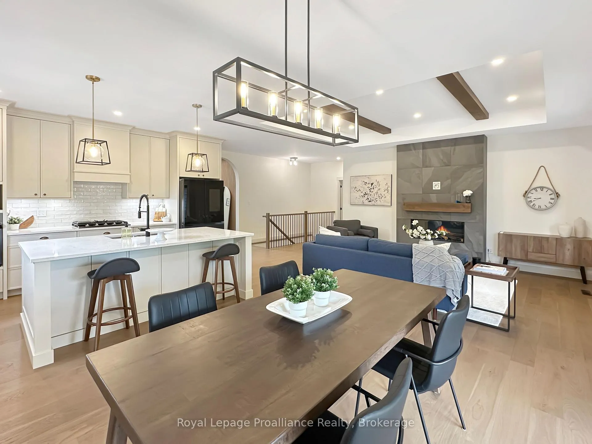 Photo 21 of 37 Deerview Drive, Quinte West, Murray Ward — HOMEH