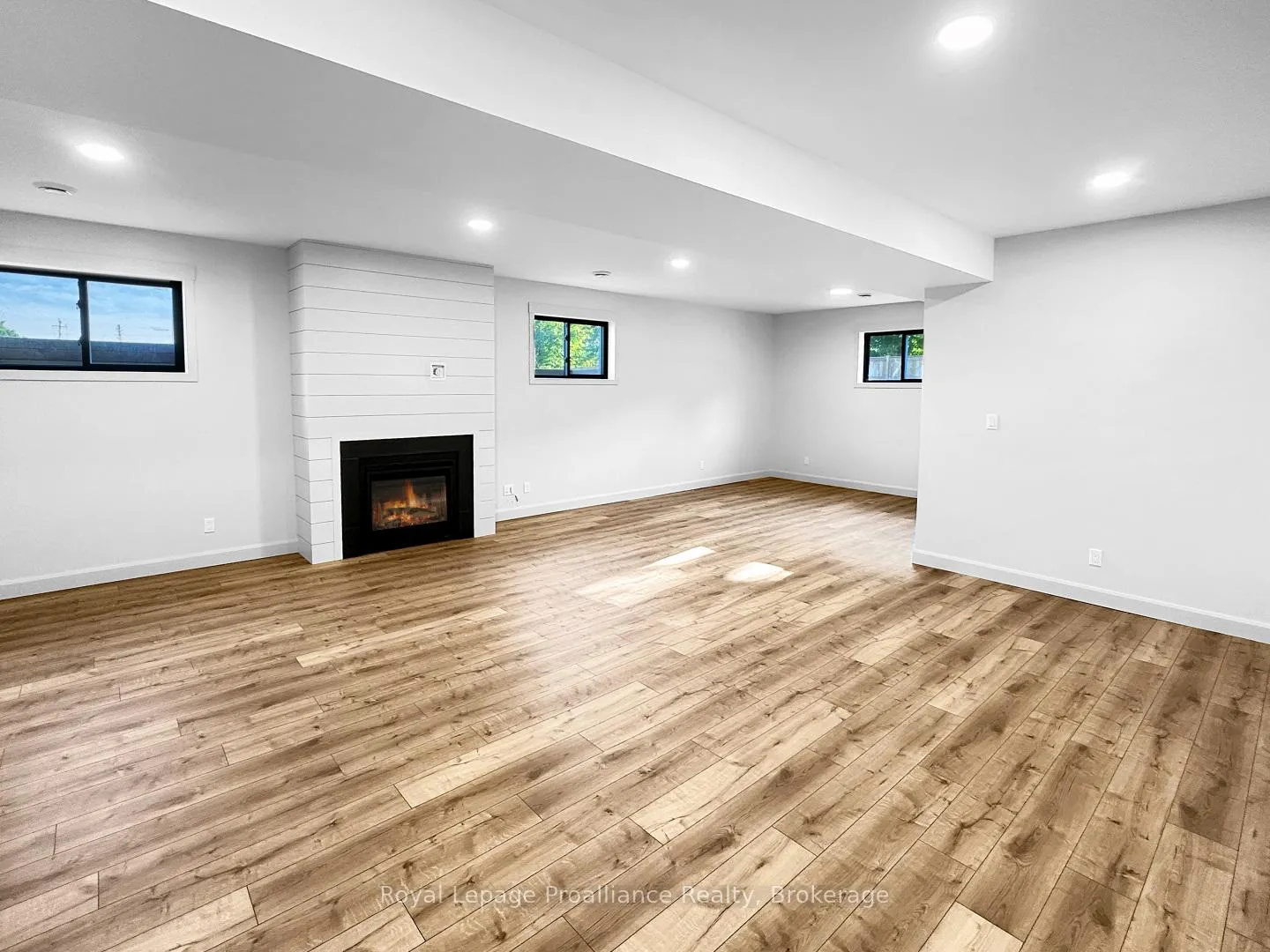 Photo 35 of 37 Deerview Drive, Quinte West, Murray Ward — HOMEH
