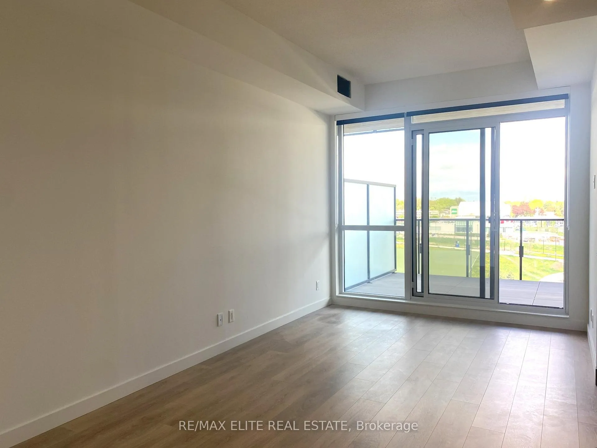 Photo 4 of Unit 611, 27 Mcmahon Drive, North York, Bayview Village — HOMEH