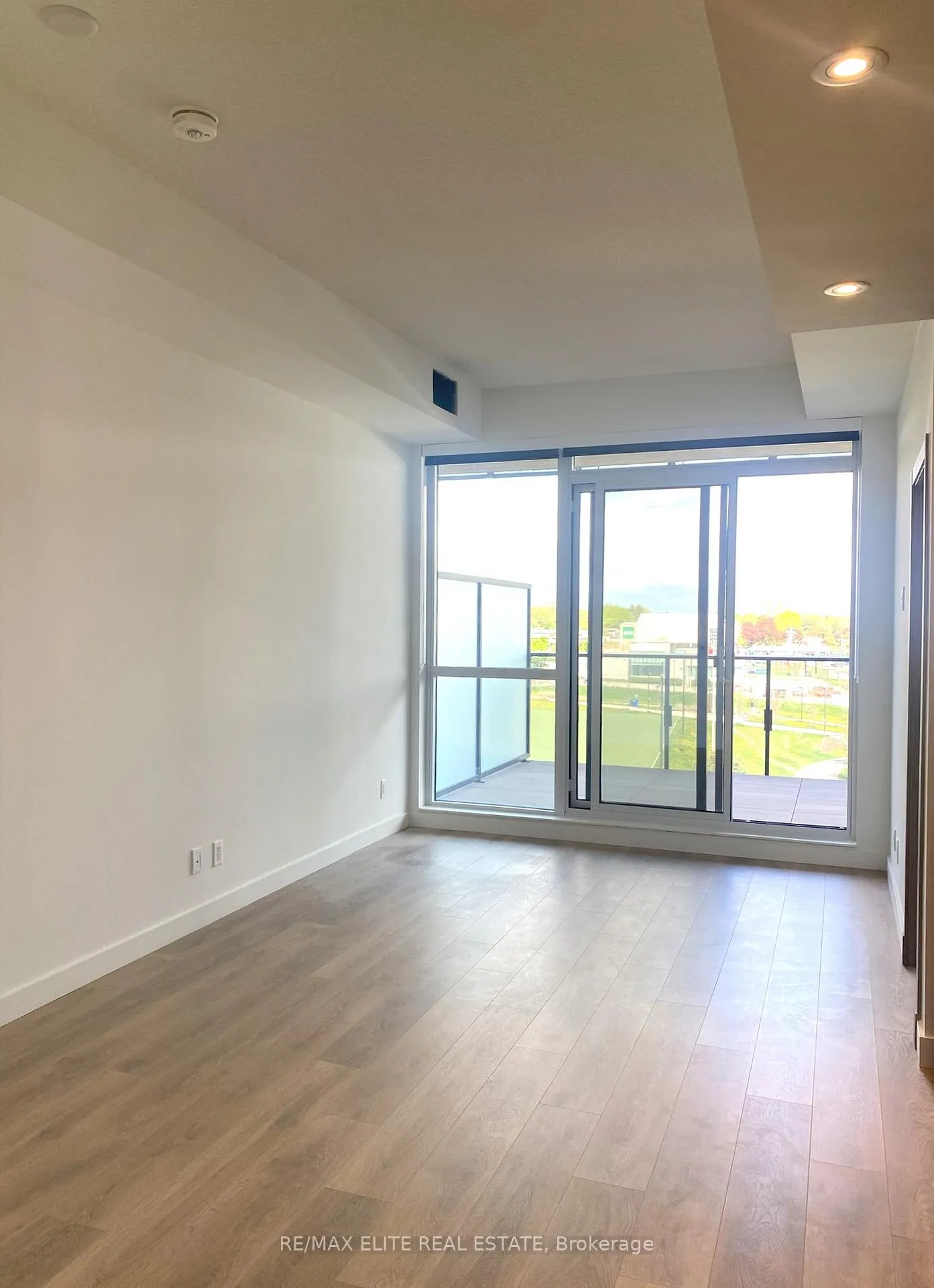 Photo 5 of Unit 611, 27 Mcmahon Drive, North York, Bayview Village — HOMEH