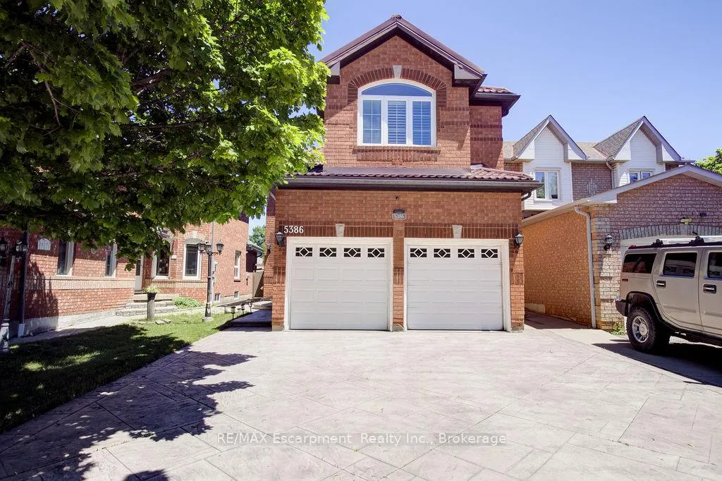Front of 5386 Landsborough Avenue