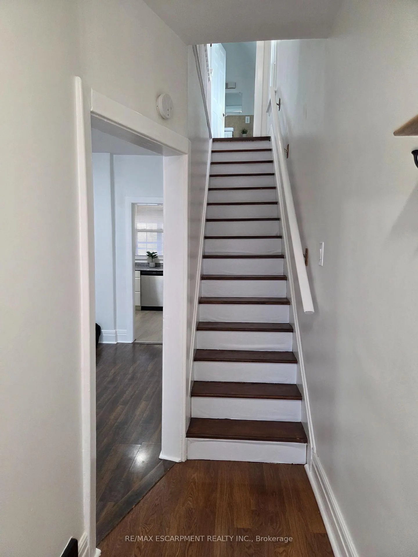 Photo 3 of 125 Cavell Avenue, Hamilton, Crown Point — HOMEH