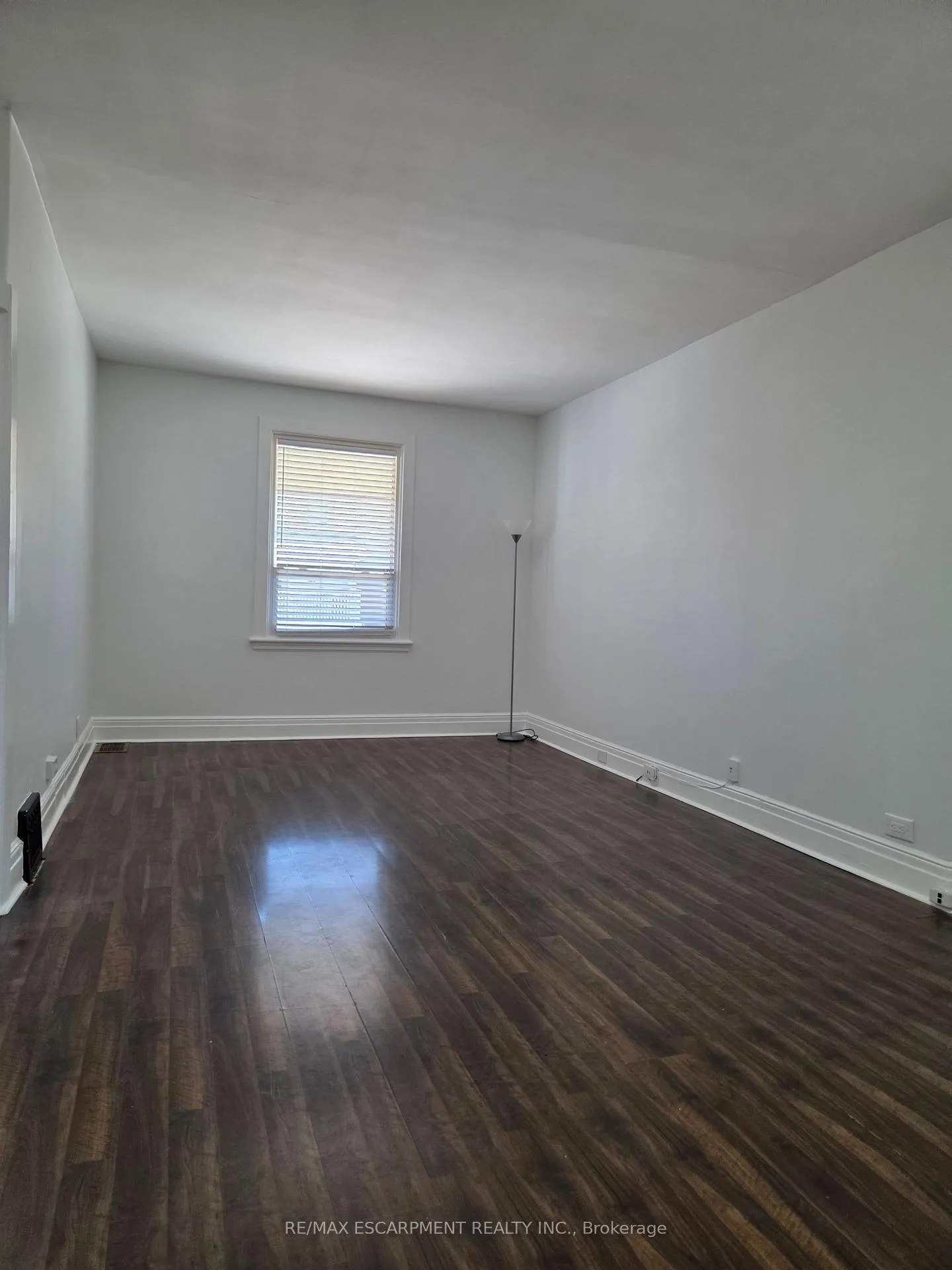 Photo 4 of 125 Cavell Avenue, Hamilton, Crown Point — HOMEH
