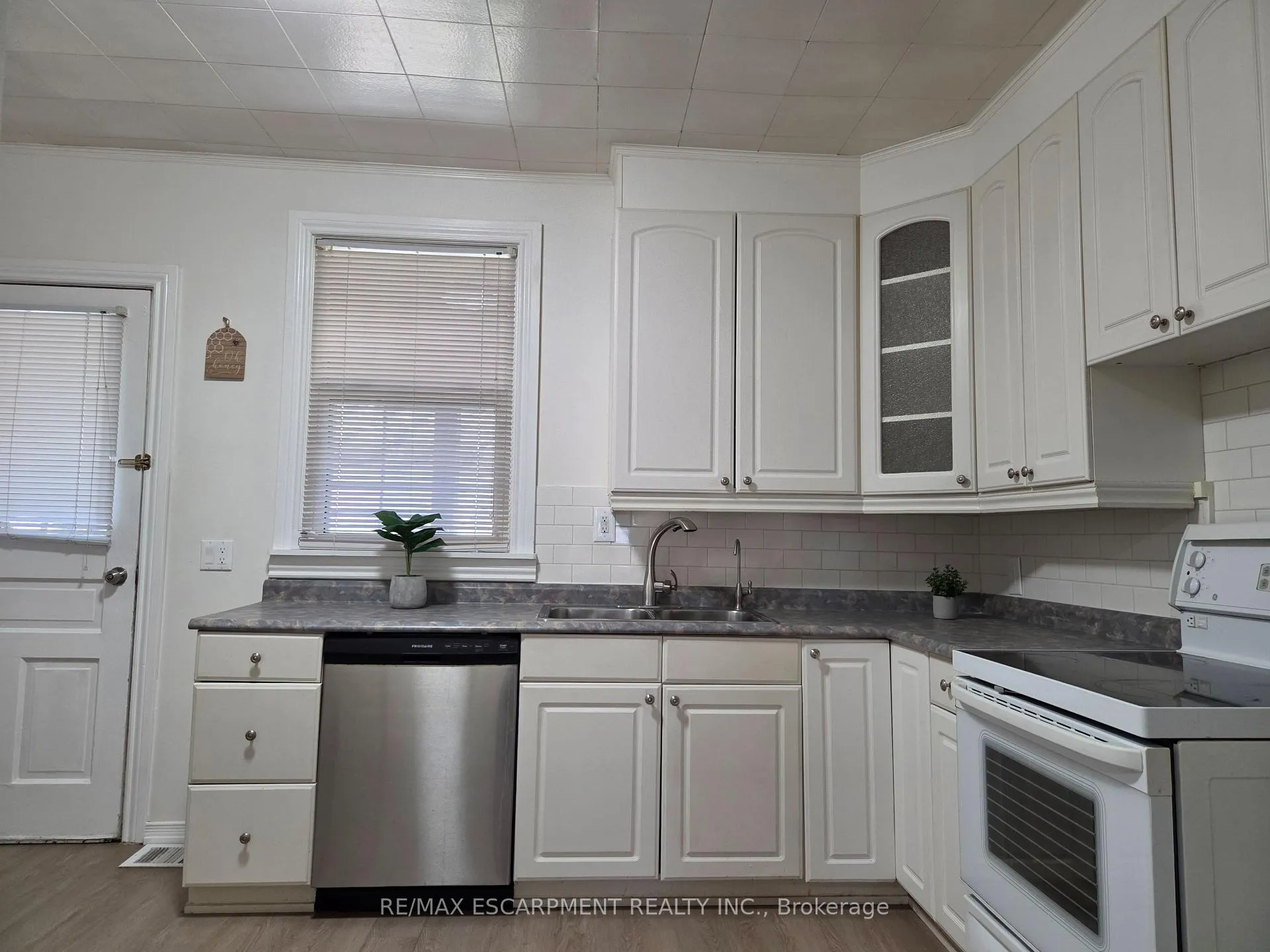 Photo 7 of 125 Cavell Avenue, Hamilton, Crown Point — HOMEH