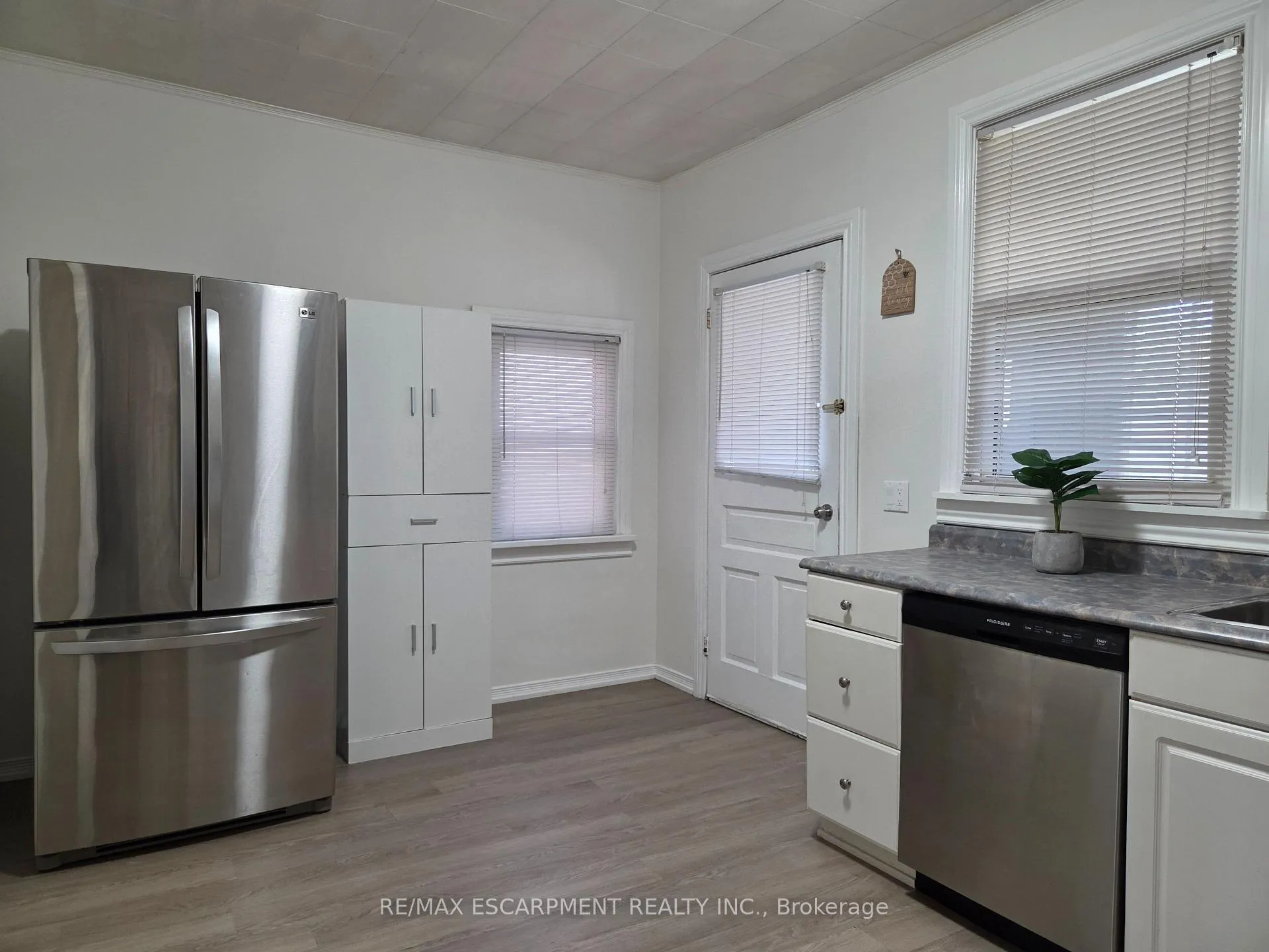 Photo 8 of 125 Cavell Avenue, Hamilton, Crown Point — HOMEH
