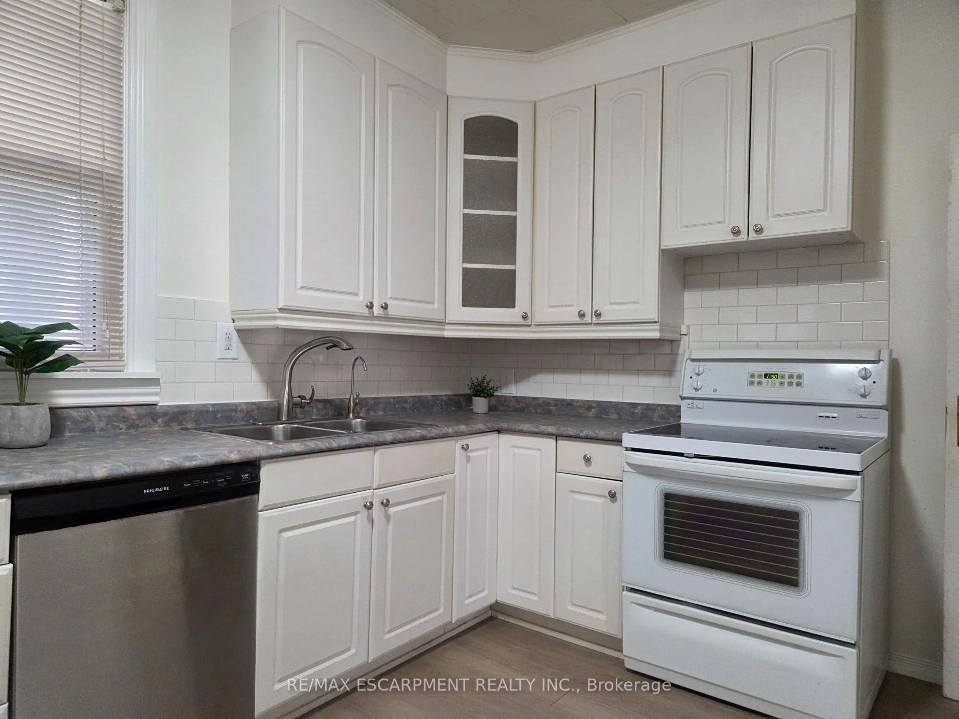 Photo 9 of 125 Cavell Avenue, Hamilton, Crown Point — HOMEH