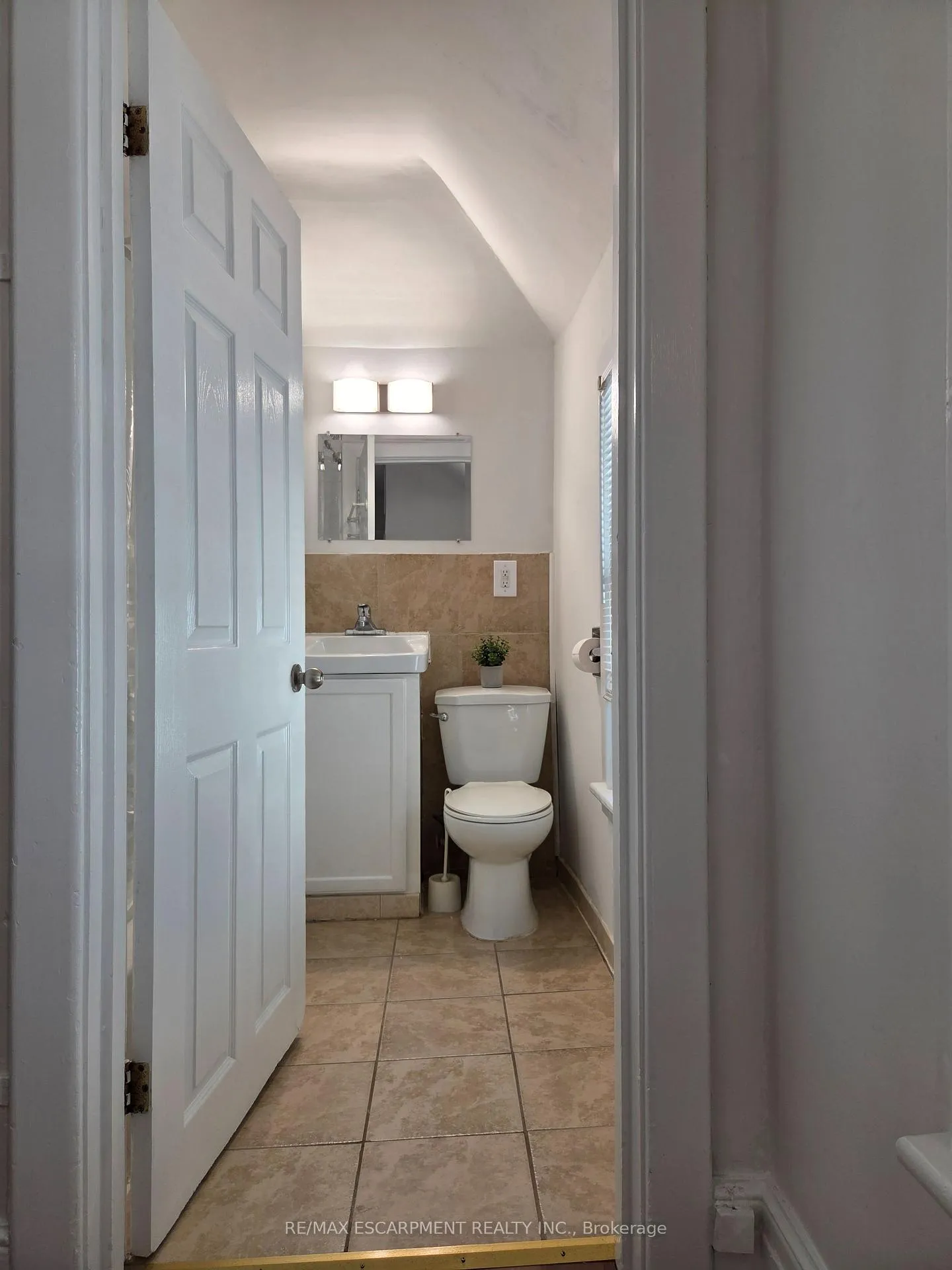 Photo 10 of 125 Cavell Avenue, Hamilton, Crown Point — HOMEH