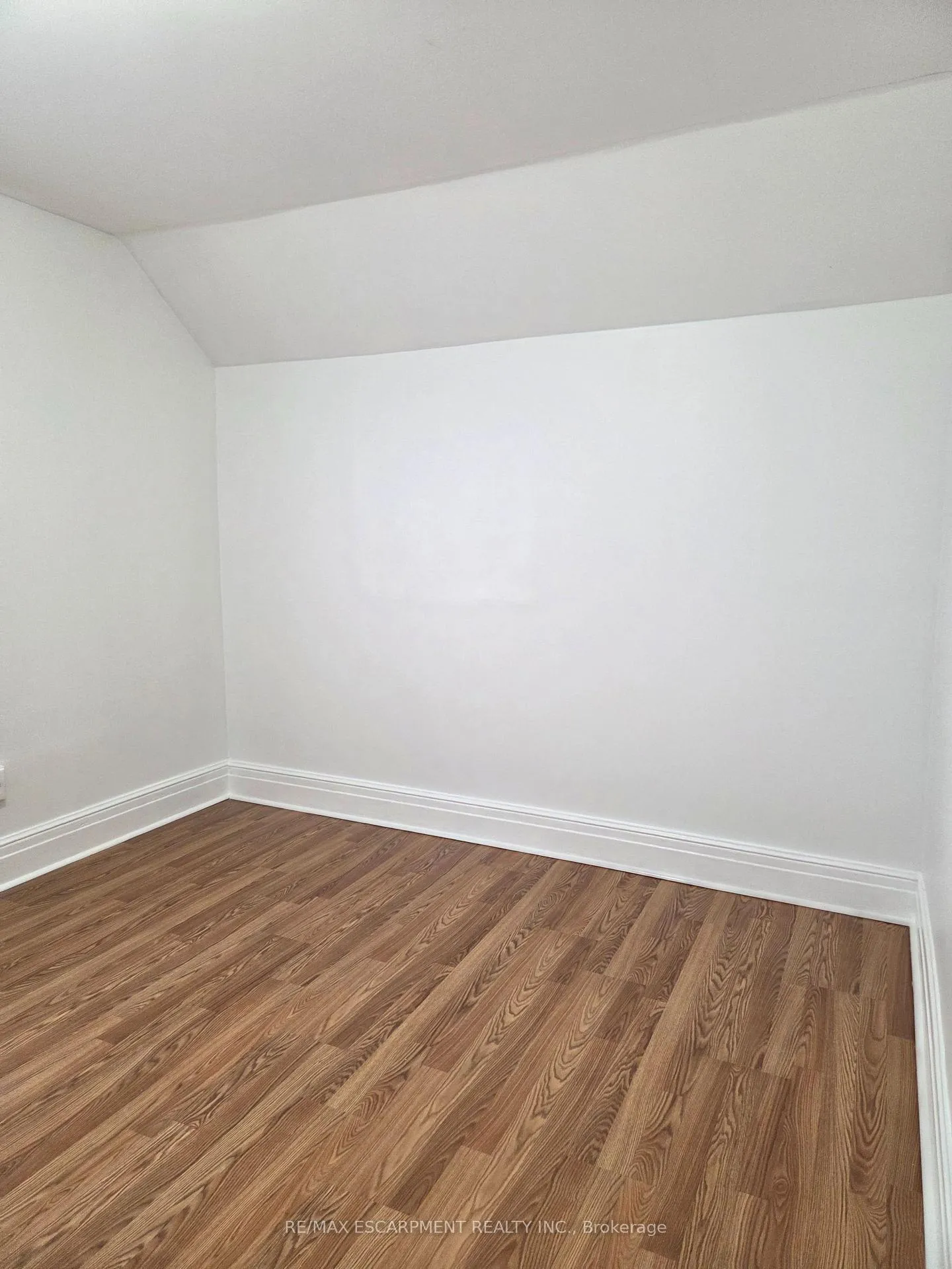 Photo 11 of 125 Cavell Avenue, Hamilton, Crown Point — HOMEH