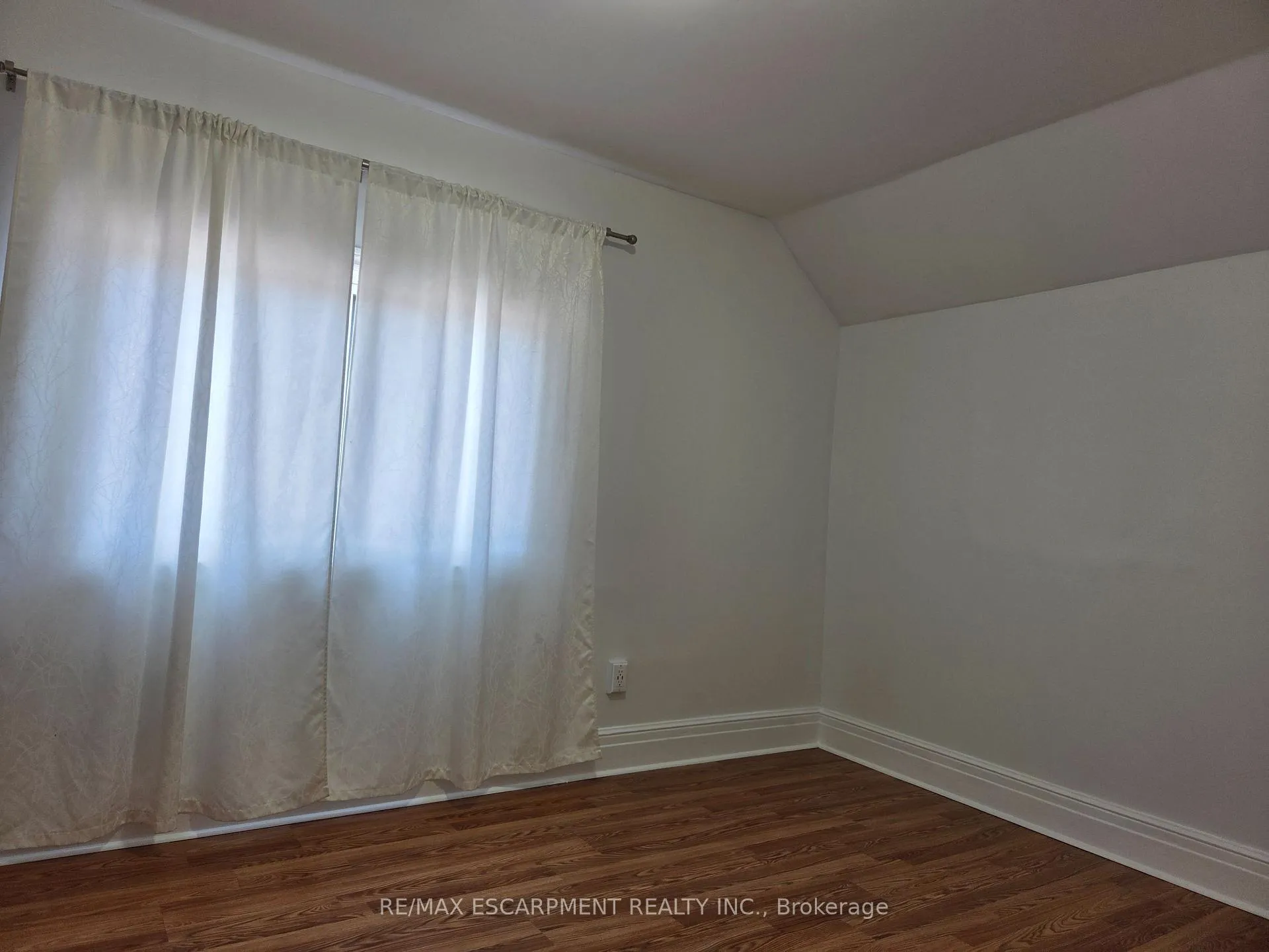 Photo 12 of 125 Cavell Avenue, Hamilton, Crown Point — HOMEH