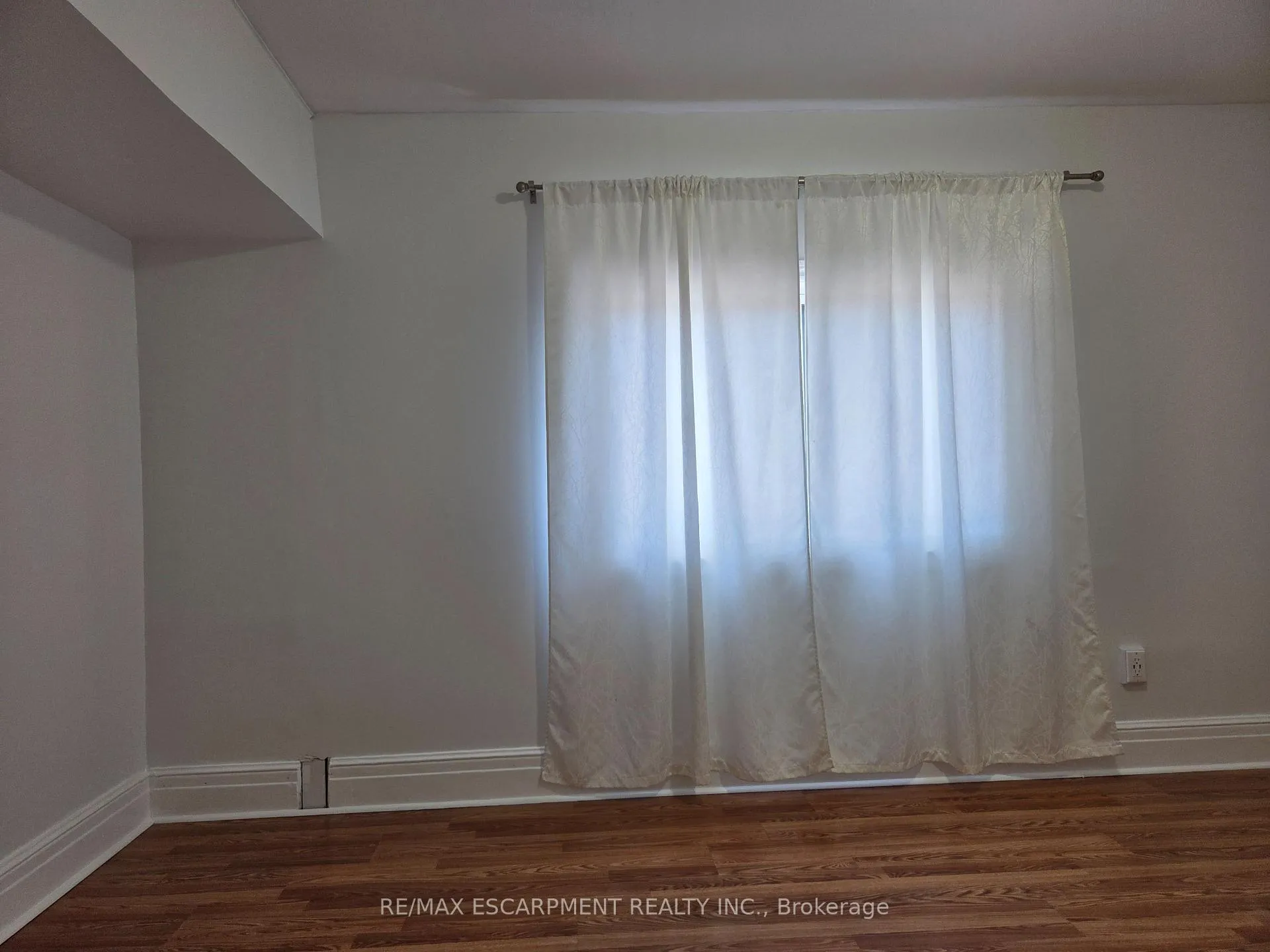 Photo 13 of 125 Cavell Avenue, Hamilton, Crown Point — HOMEH