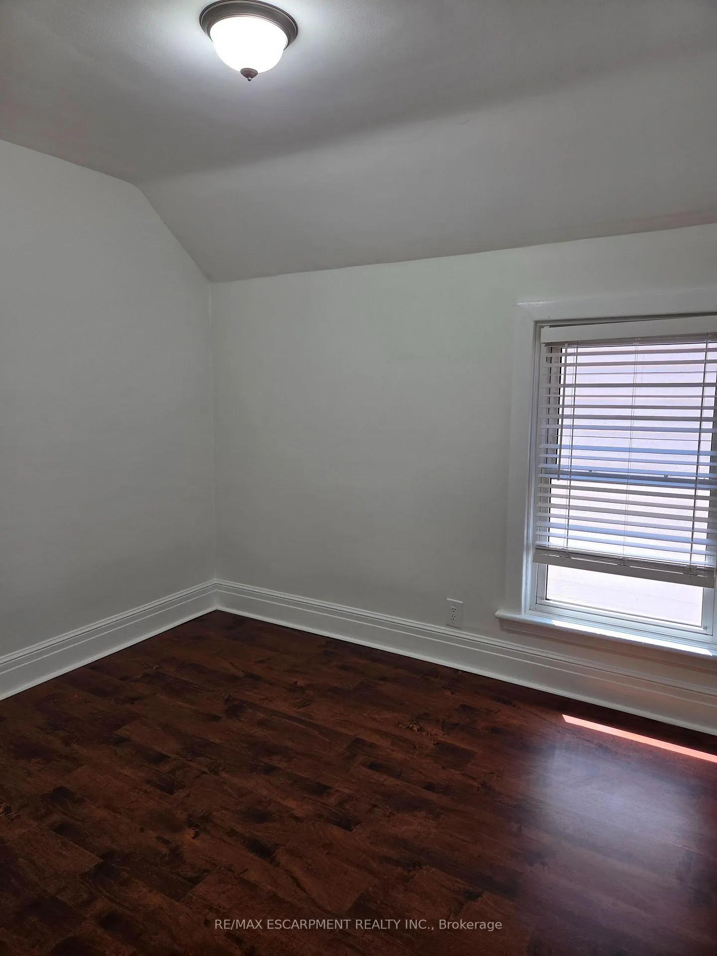 Photo 15 of 125 Cavell Avenue, Hamilton, Crown Point — HOMEH