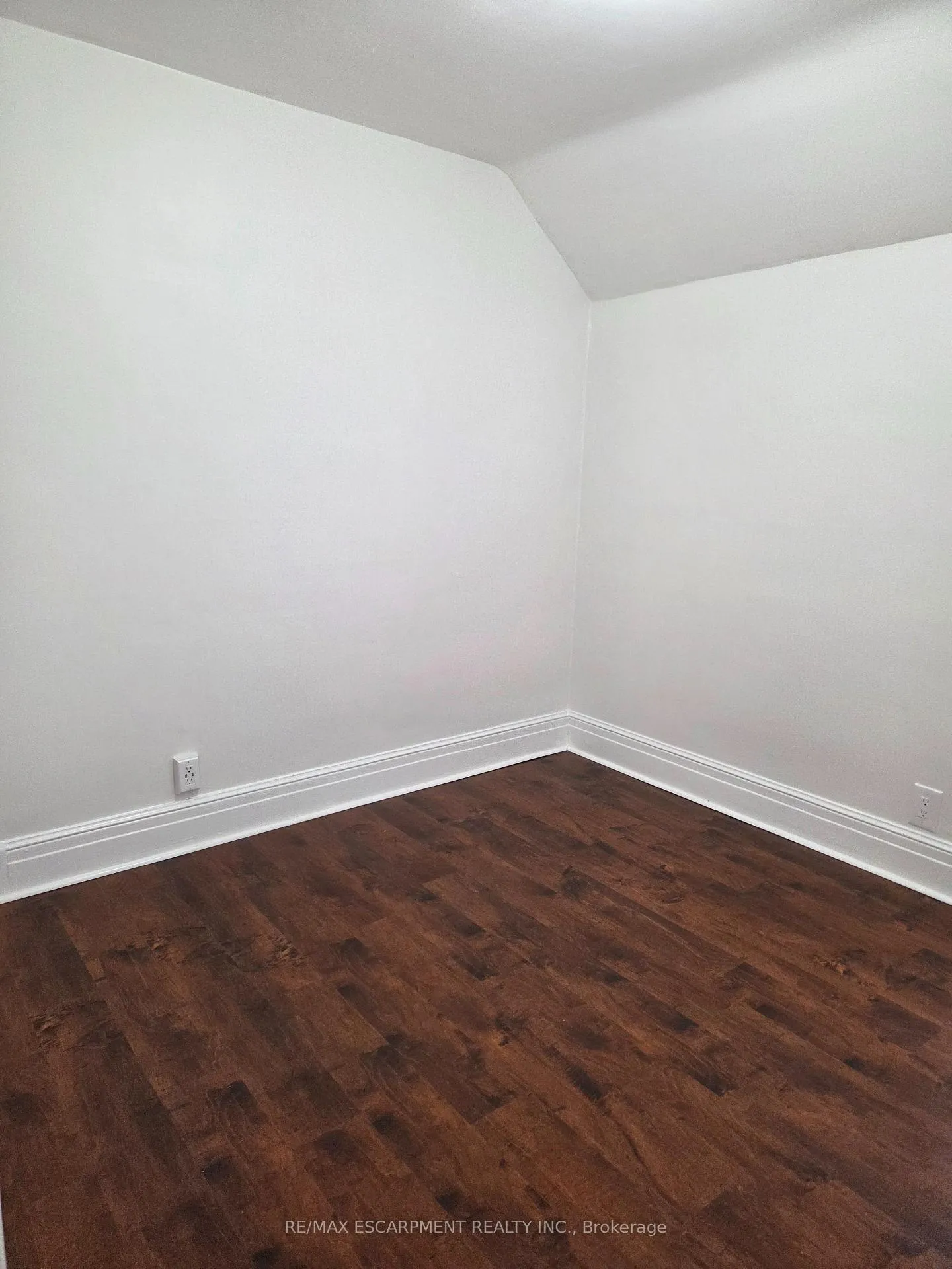 Photo 16 of 125 Cavell Avenue, Hamilton, Crown Point — HOMEH