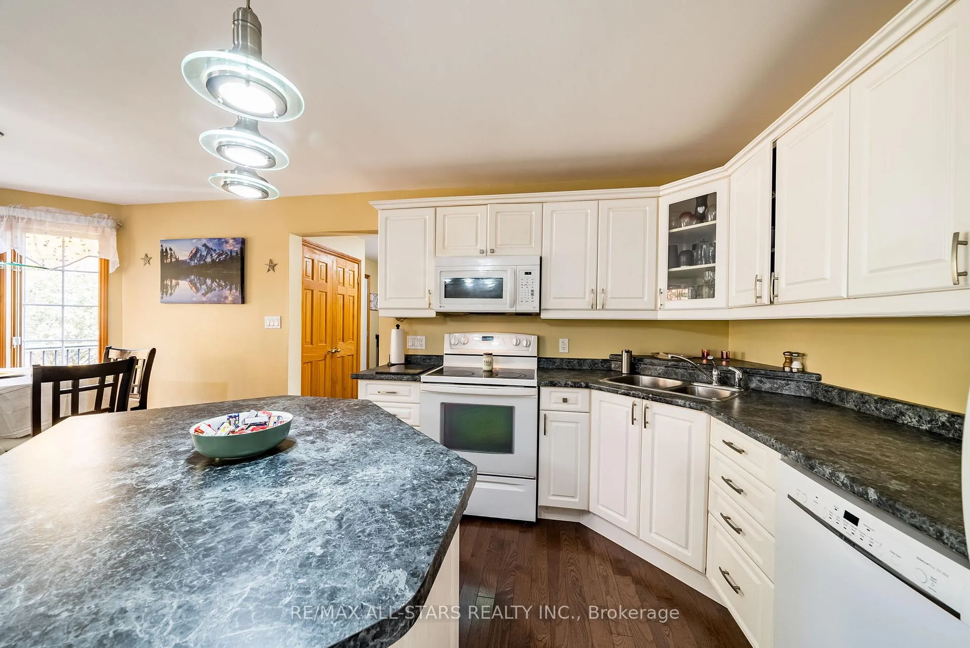 Photo 29 of 100 Snow Ridge Court, Oshawa, Raglan — HOMEH