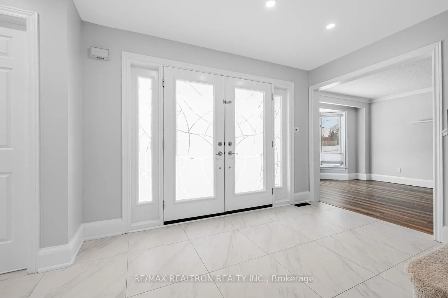 Photo 5 of 22 Willis Drive, Aurora, Aurora Highlands — HOMEH