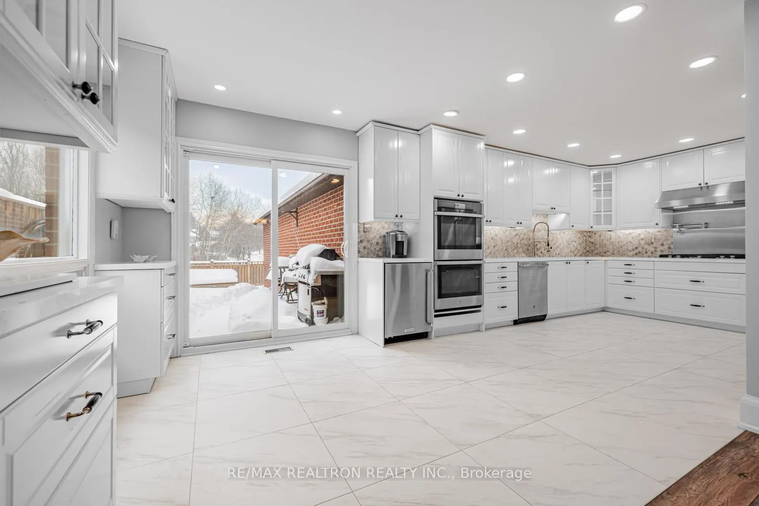 Photo 8 of 22 Willis Drive, Aurora, Aurora Highlands — HOMEH