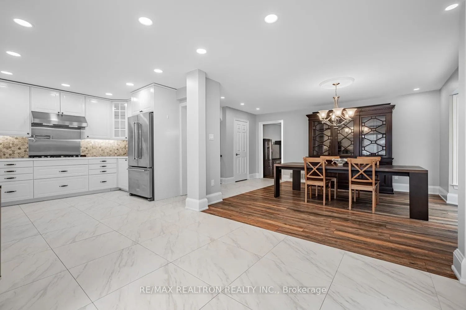 Photo 11 of 22 Willis Drive, Aurora, Aurora Highlands — HOMEH