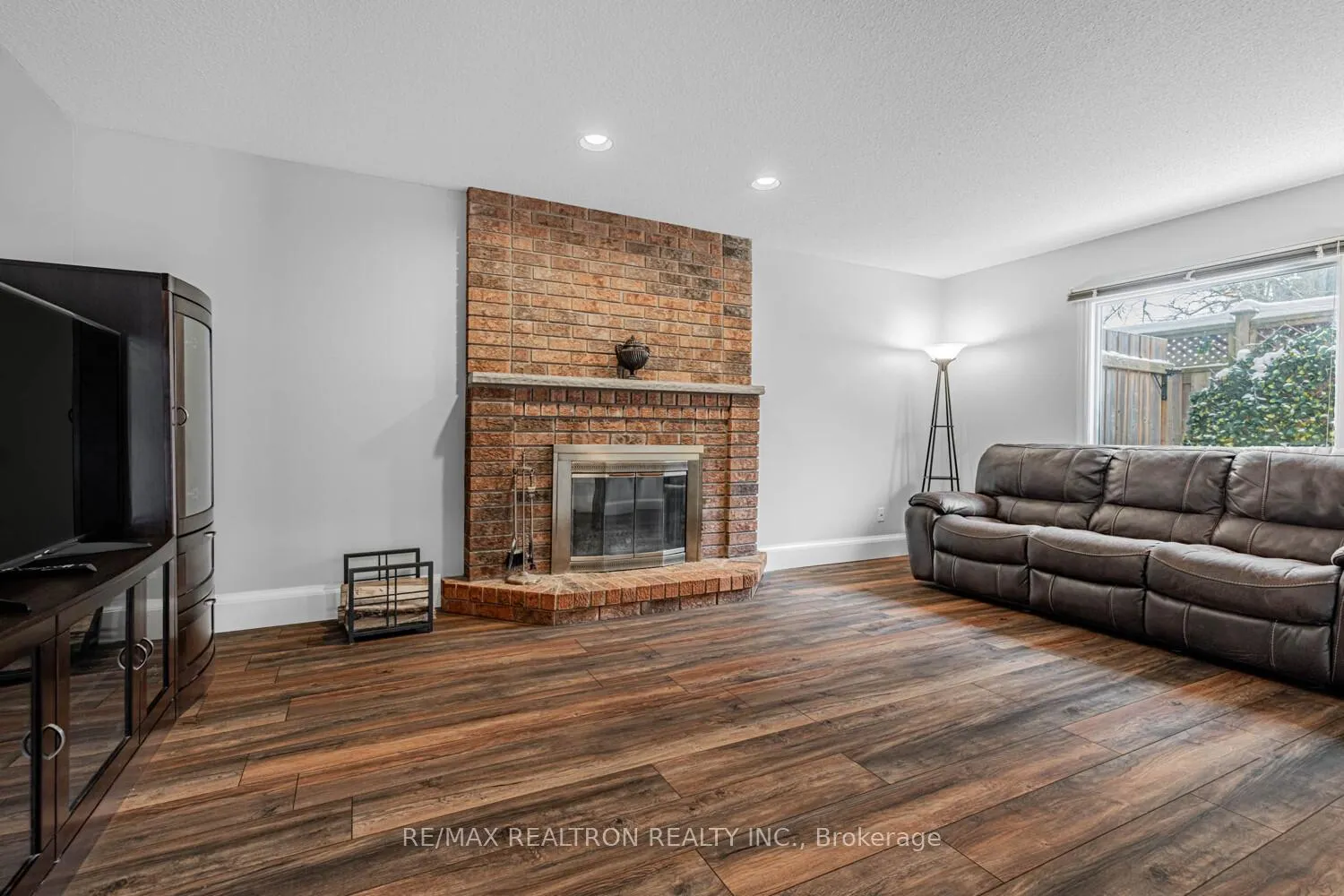Photo 15 of 22 Willis Drive, Aurora, Aurora Highlands — HOMEH