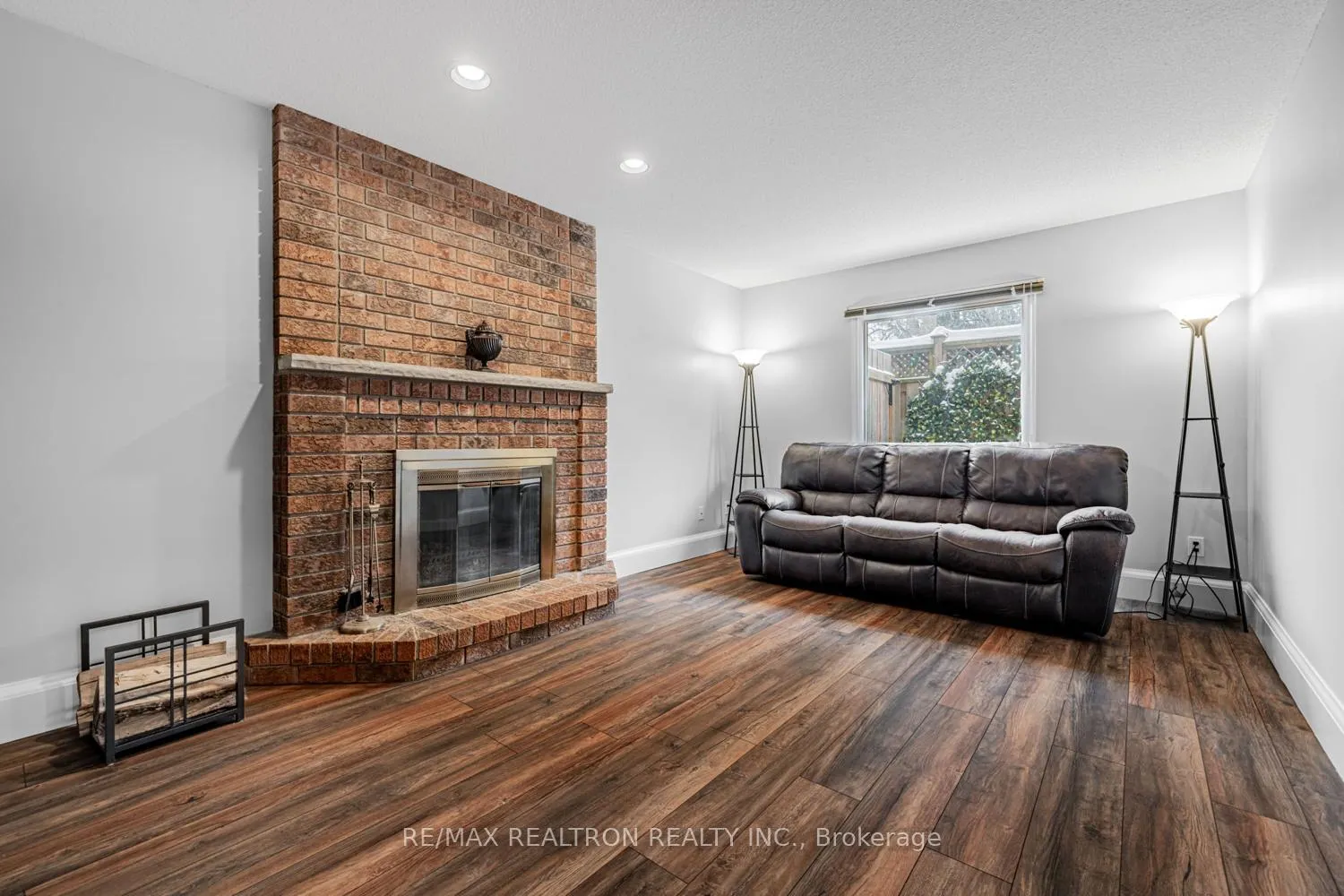 Photo 16 of 22 Willis Drive, Aurora, Aurora Highlands — HOMEH