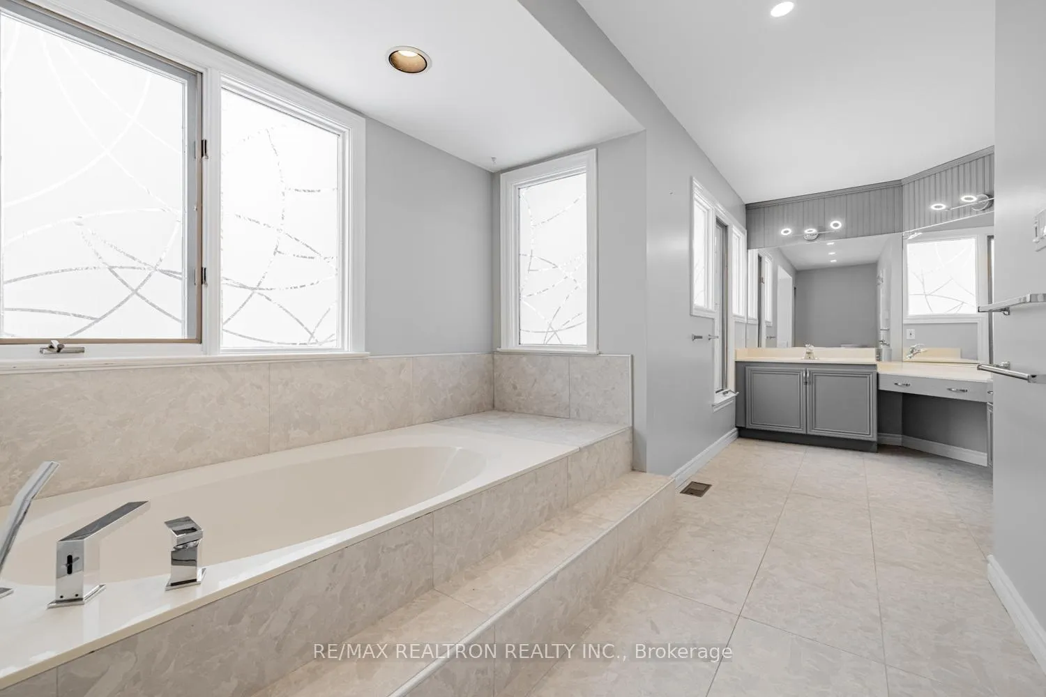 Photo 27 of 22 Willis Drive, Aurora, Aurora Highlands — HOMEH