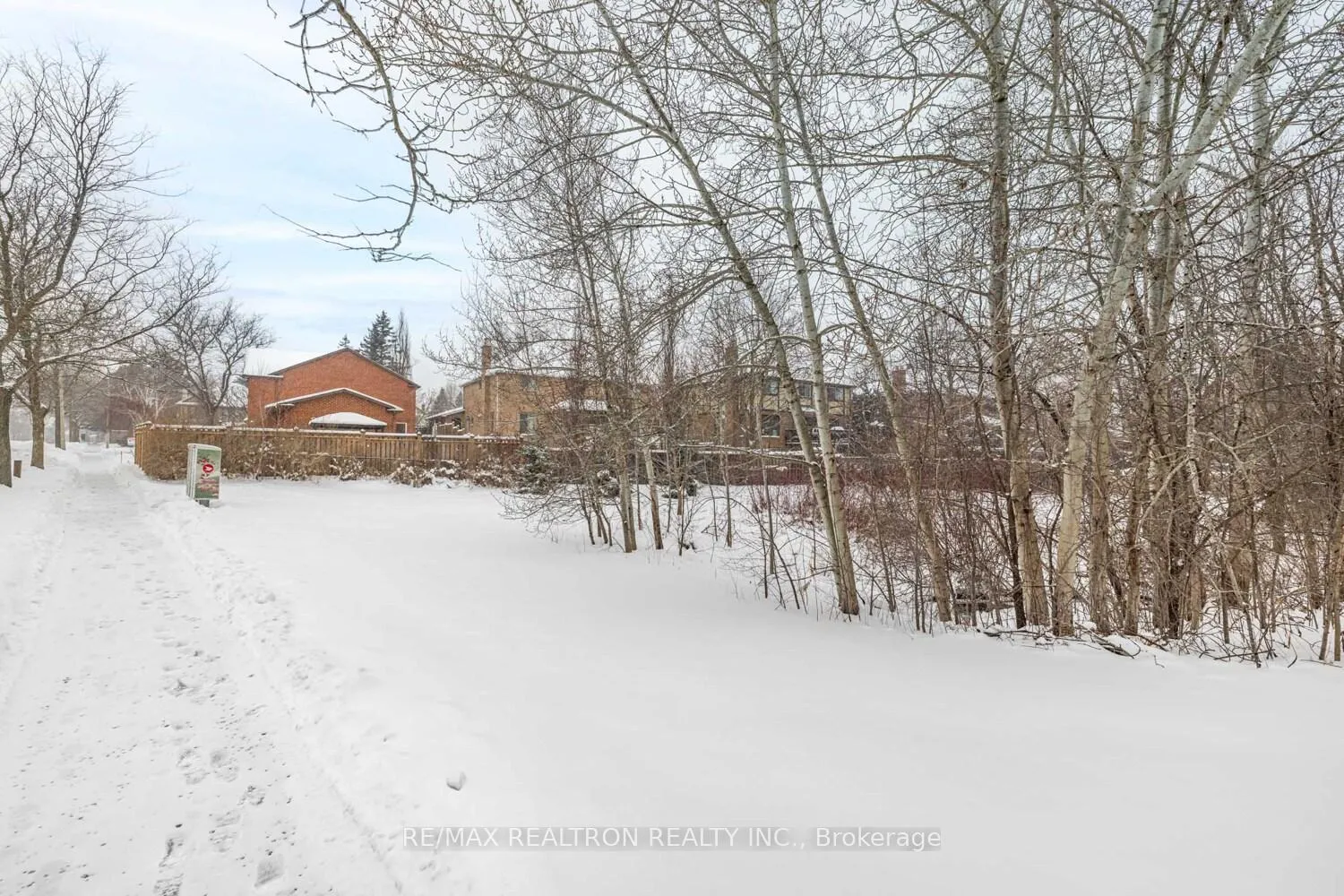 Photo 33 of 22 Willis Drive, Aurora, Aurora Highlands — HOMEH