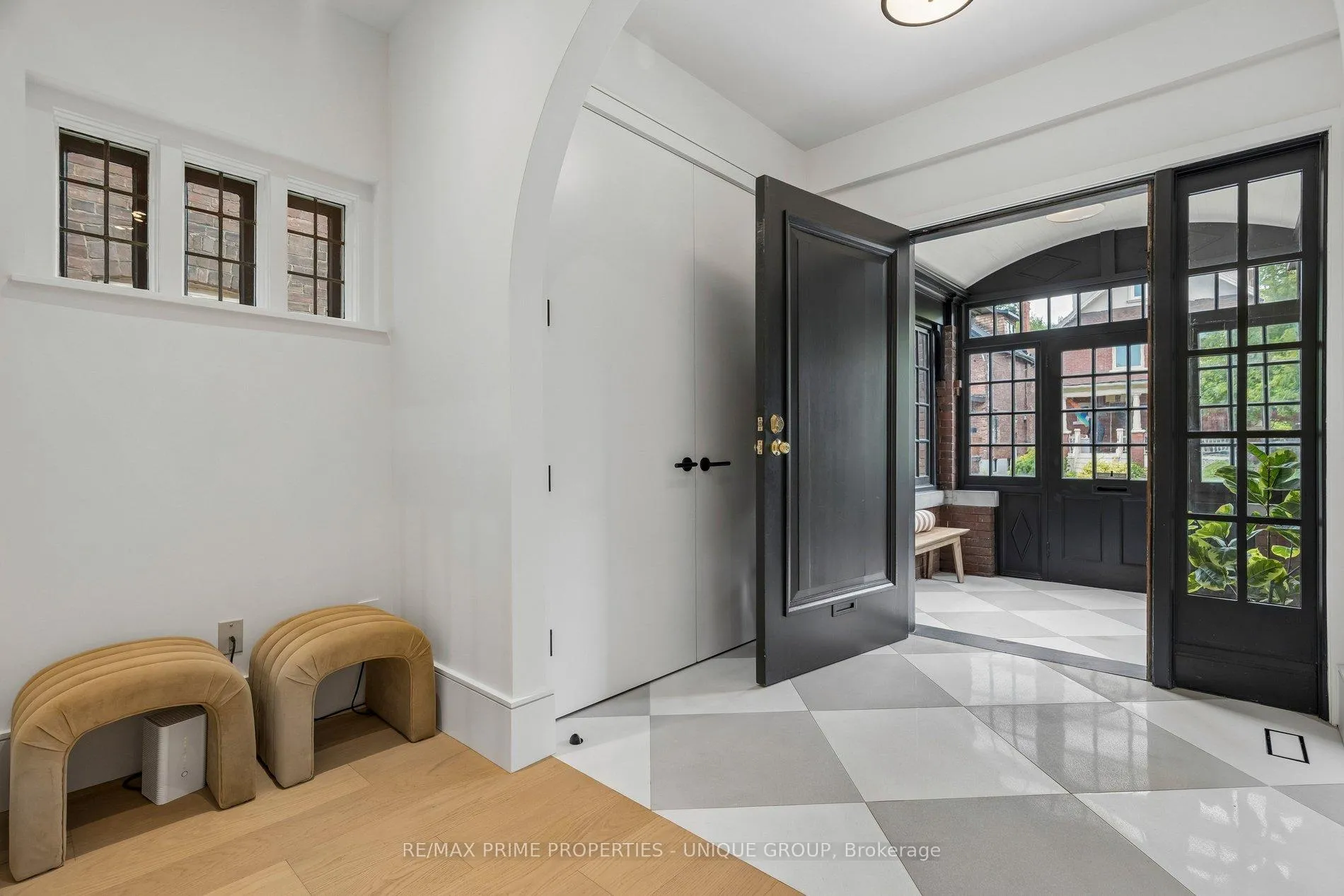 Photo 5 of 205 Geoffrey Street, Toronto, High Park-Swansea — HOMEH