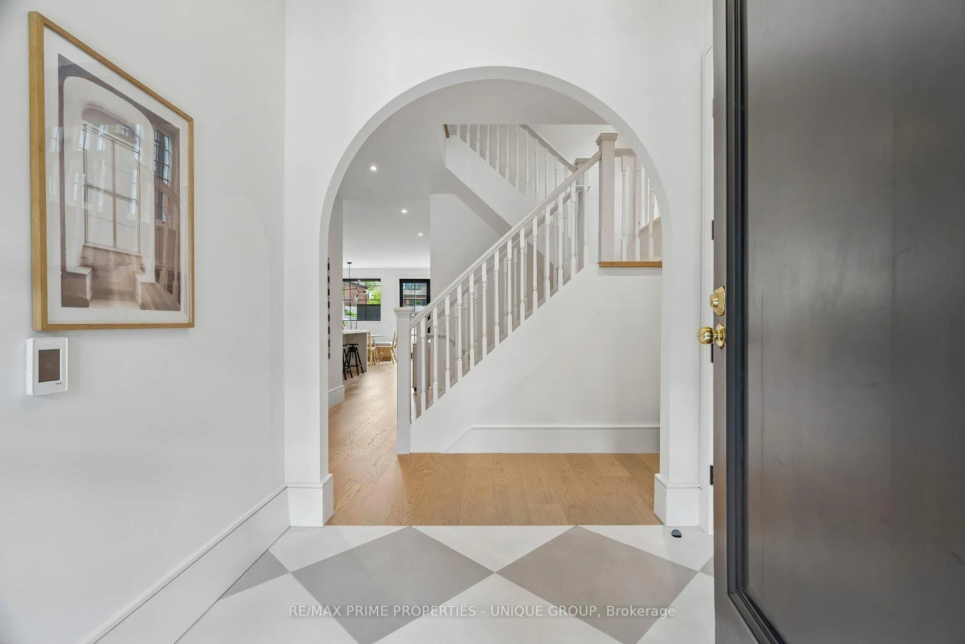 Photo 6 of 205 Geoffrey Street, Toronto, High Park-Swansea — HOMEH