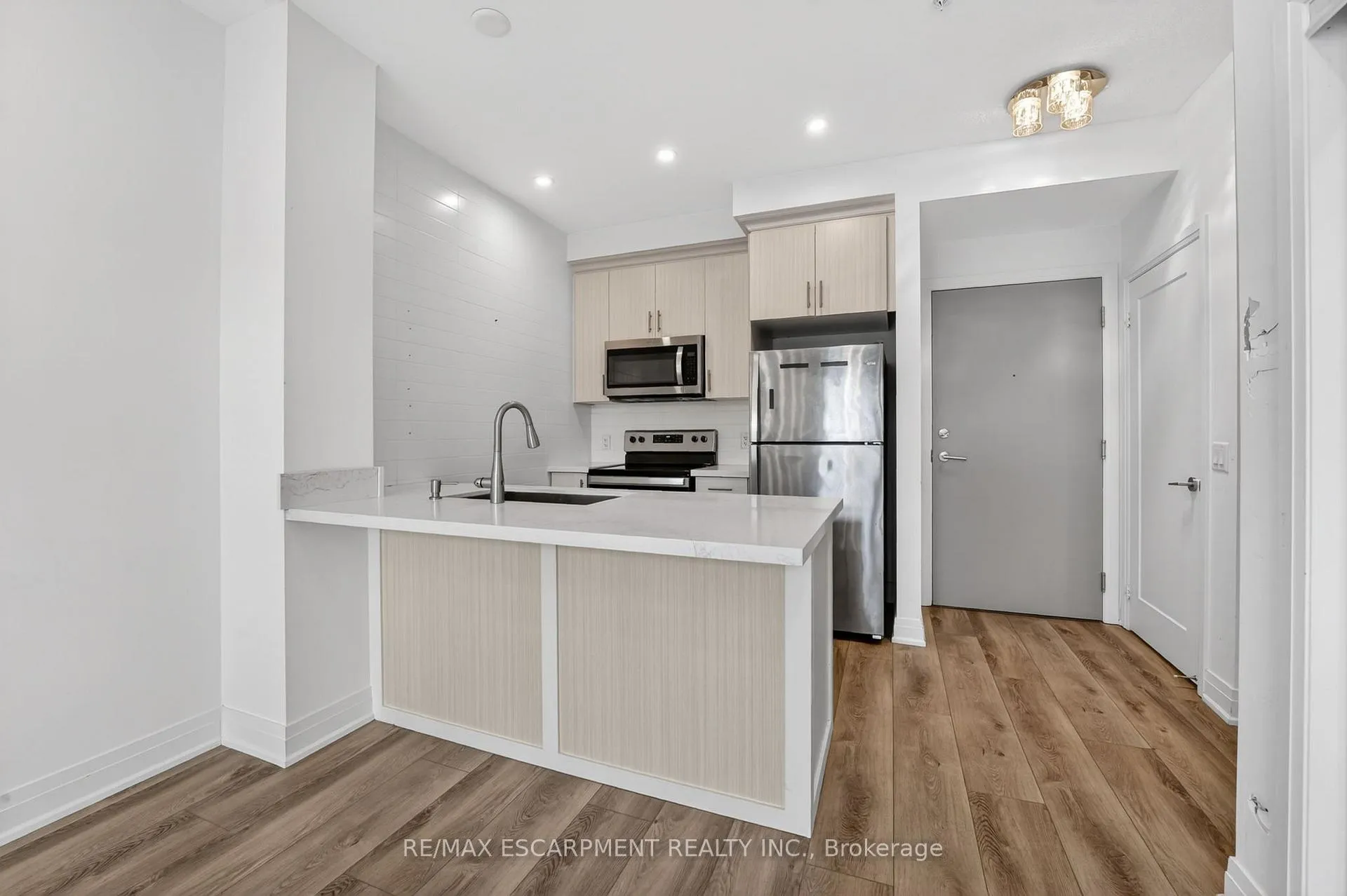 Photo 2 of Unit 548, 16 Concord Place, Grimsby, Grimsby Beach — HOMEH