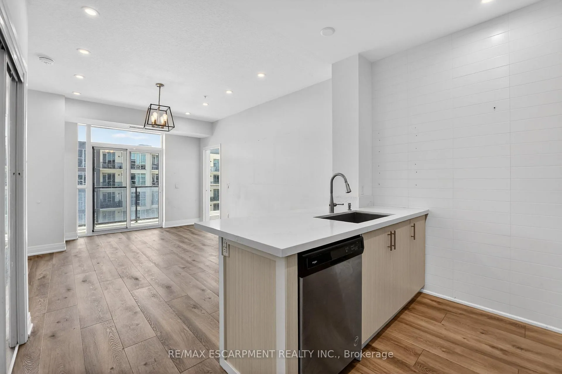 Photo 3 of Unit 548, 16 Concord Place, Grimsby, Grimsby Beach — HOMEH