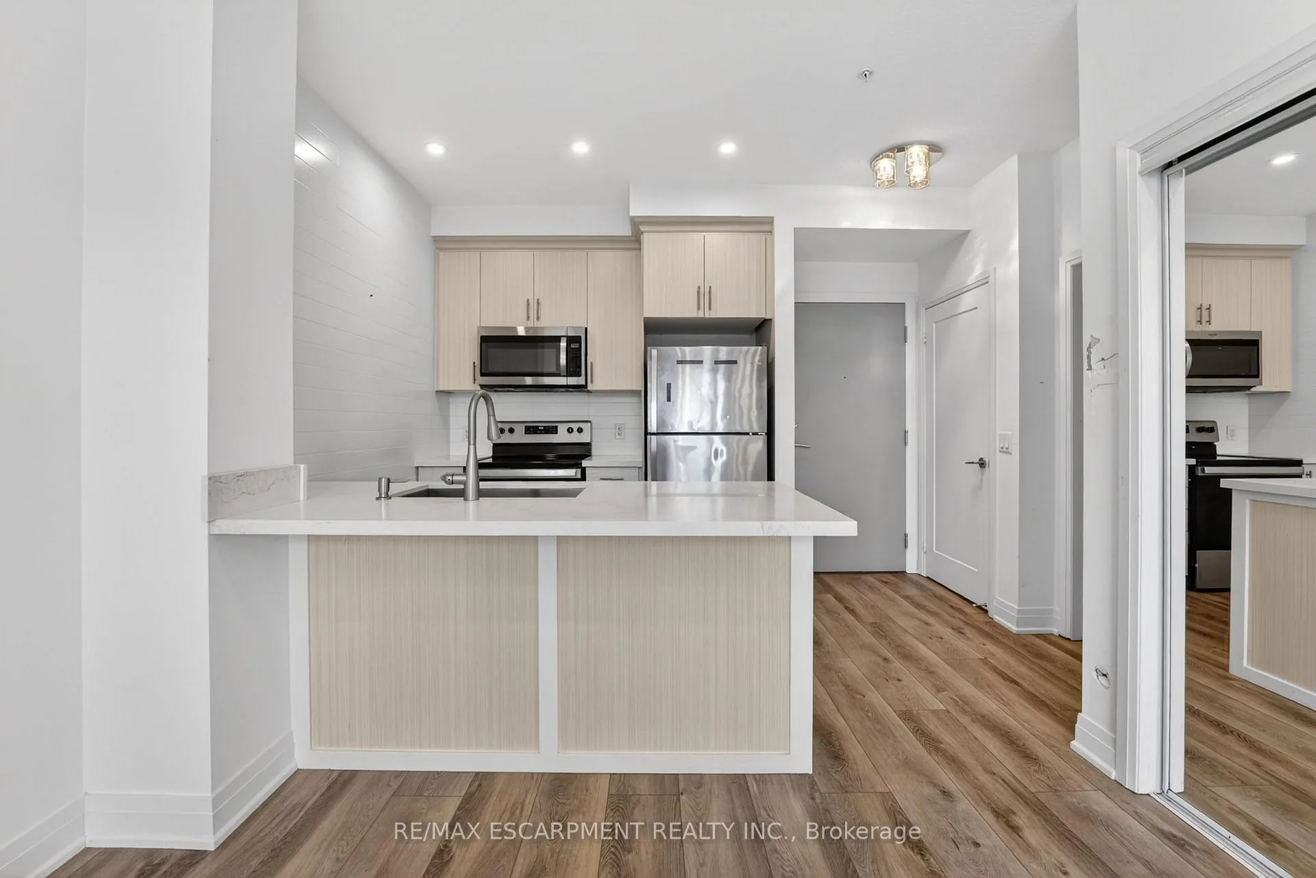 Photo 14 of Unit 548, 16 Concord Place, Grimsby, Grimsby Beach — HOMEH